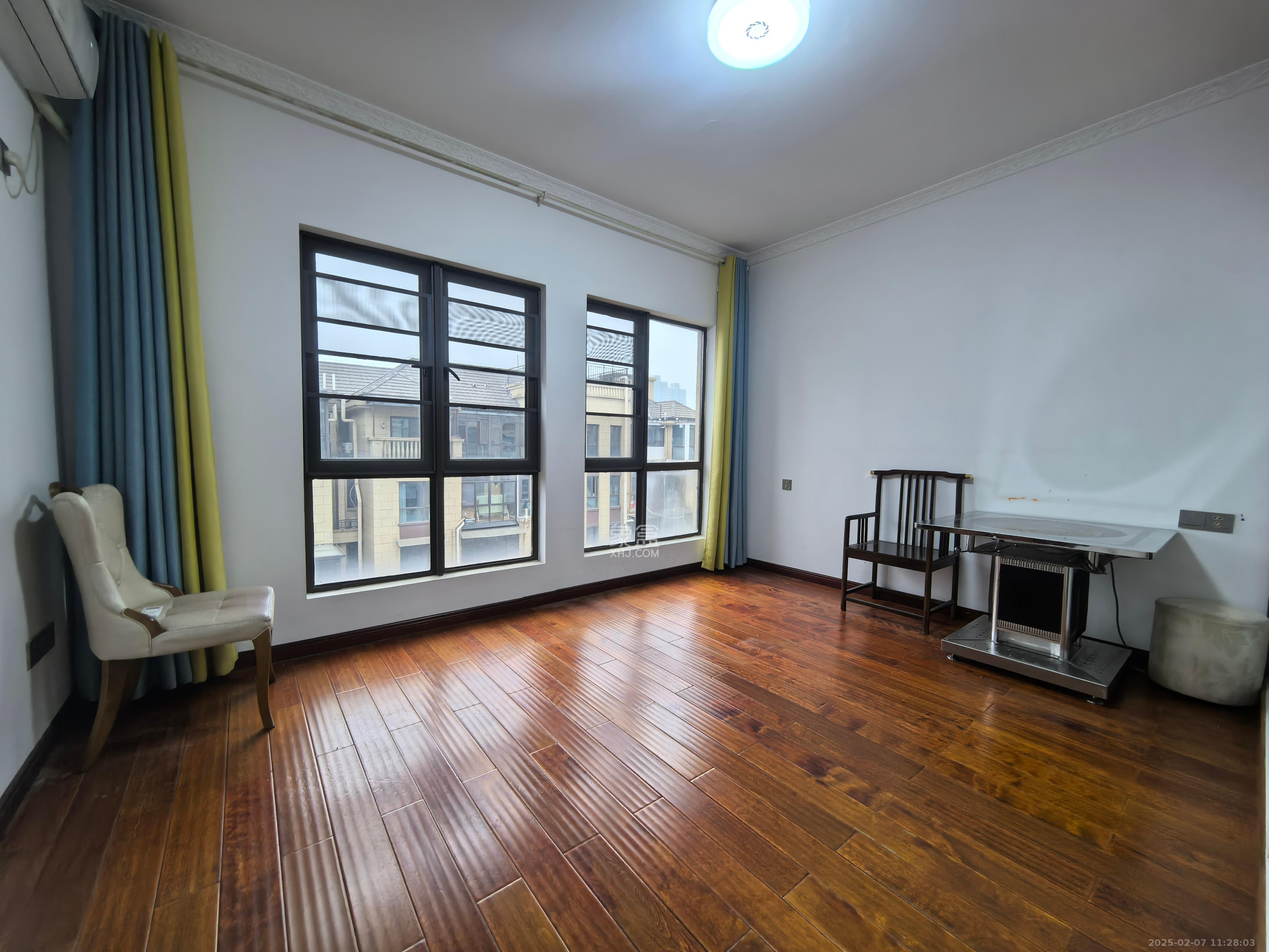 奥克斯缔壹城 5室2厅1卫 3000.0元/月 奥克斯缔壹城 5室2厅1卫 3000.0元/月室内图