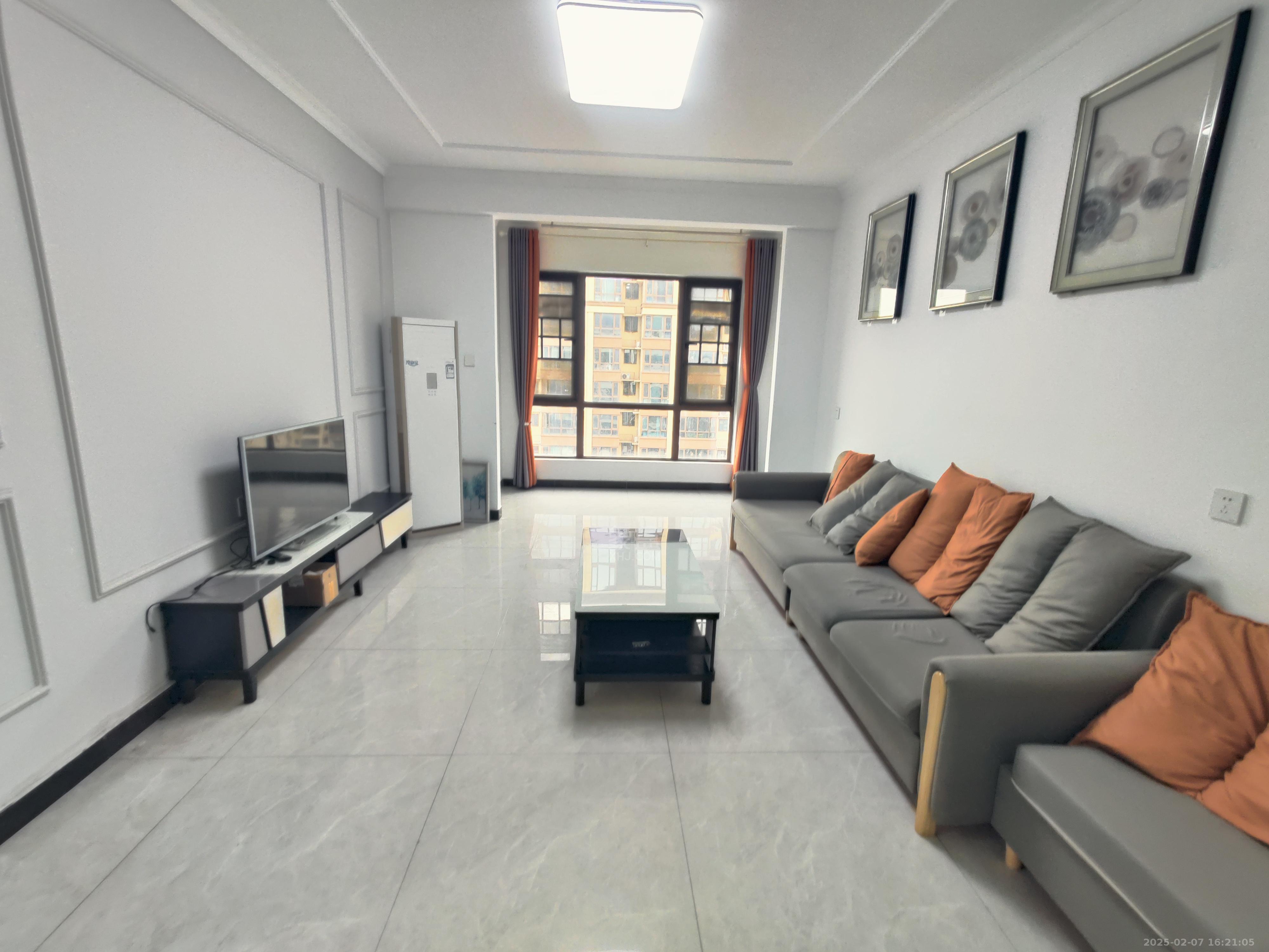 金轮津桥华府 3室2厅1卫 2200.0元/月 金轮津桥华府 3室2厅1卫 2200.0元/月室内图