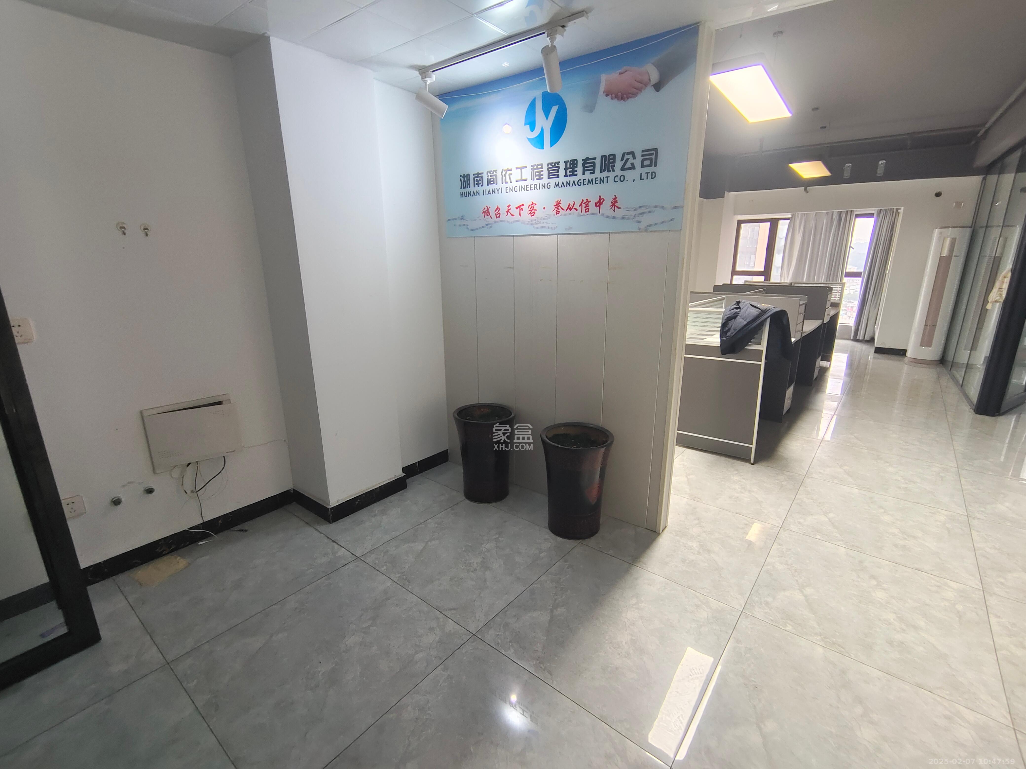 高升时代广场(冠铭商务中心) 1室1厅1卫 2000.0元/月 高升时代广场(冠铭商务中心) 1室1厅1卫 2000.0元/月室内图