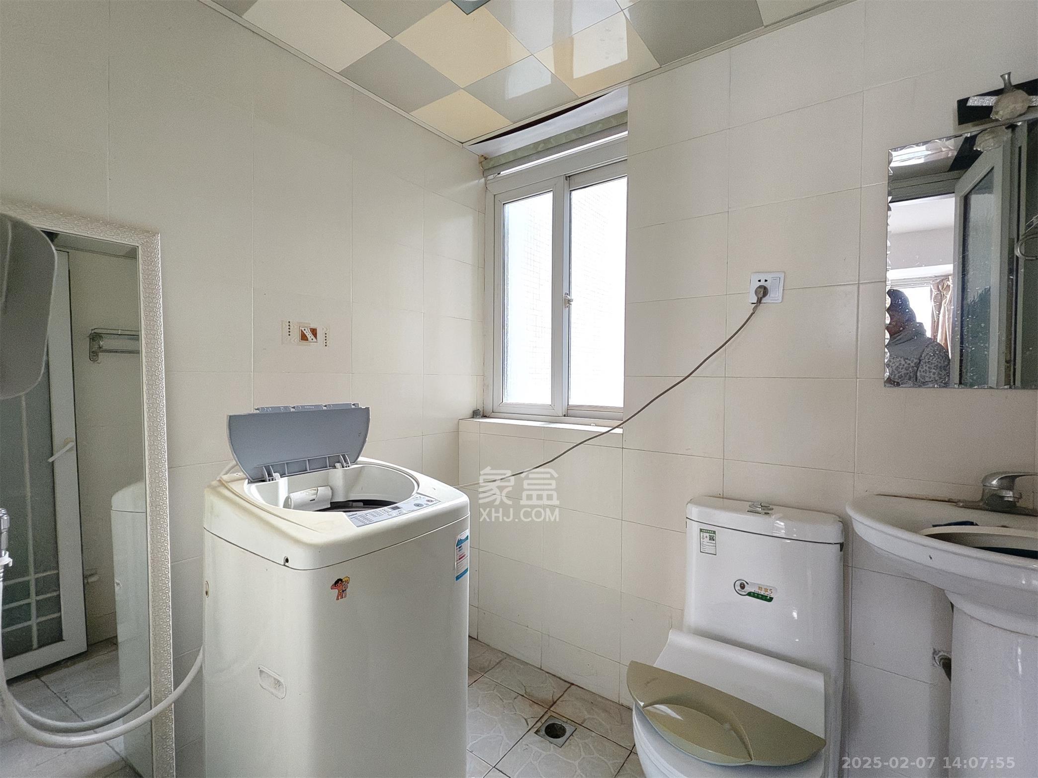 生活艺术城 3室2厅2卫 2400.0元/月 生活艺术城 3室2厅2卫 2400.0元/月室内图