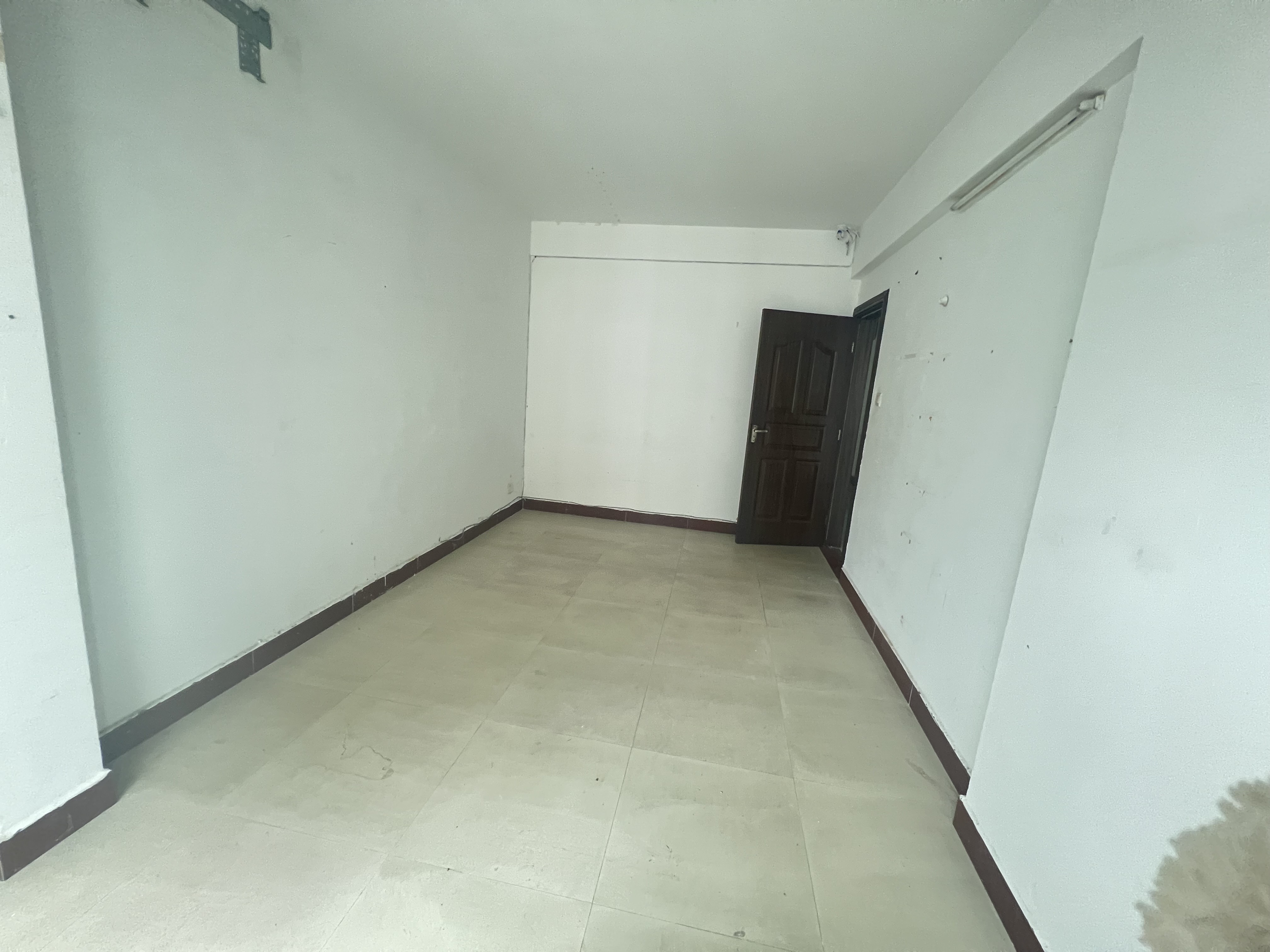 富豪大厦(富豪花园) 3室2厅1卫 125.0万 富豪大厦(富豪花园) 3室2厅1卫 125.0万客厅