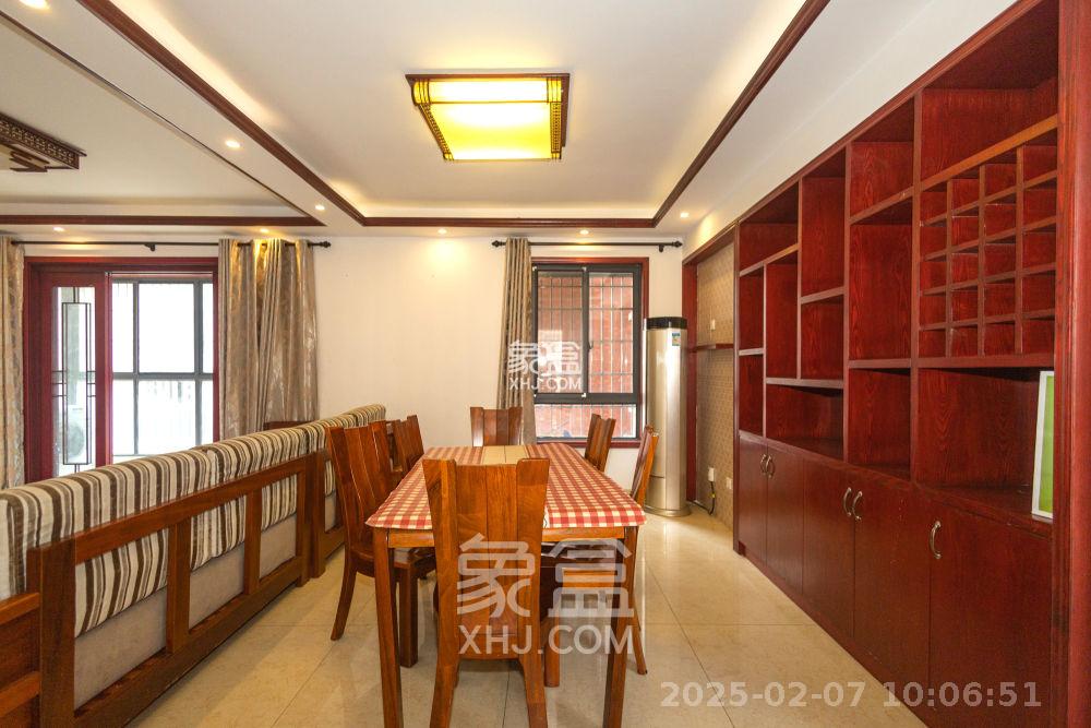 华润凤凰城二期  5室2厅2卫    3200.0元/月 华润凤凰城二期  5室2厅2卫    3200.0元/月室内图