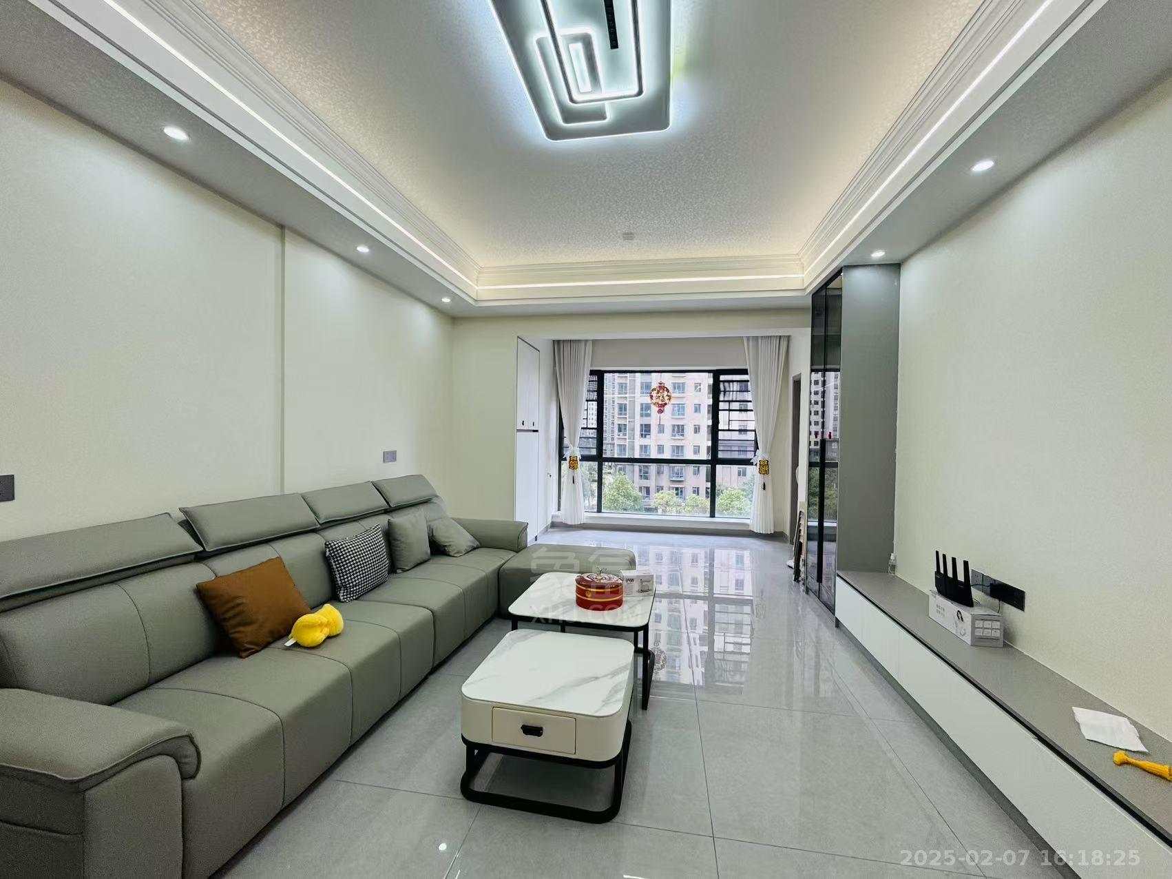 山水洲城华晨第一城 3室2厅2卫 2200.0元/月 山水洲城华晨第一城 3室2厅2卫 2200.0元/月室内图