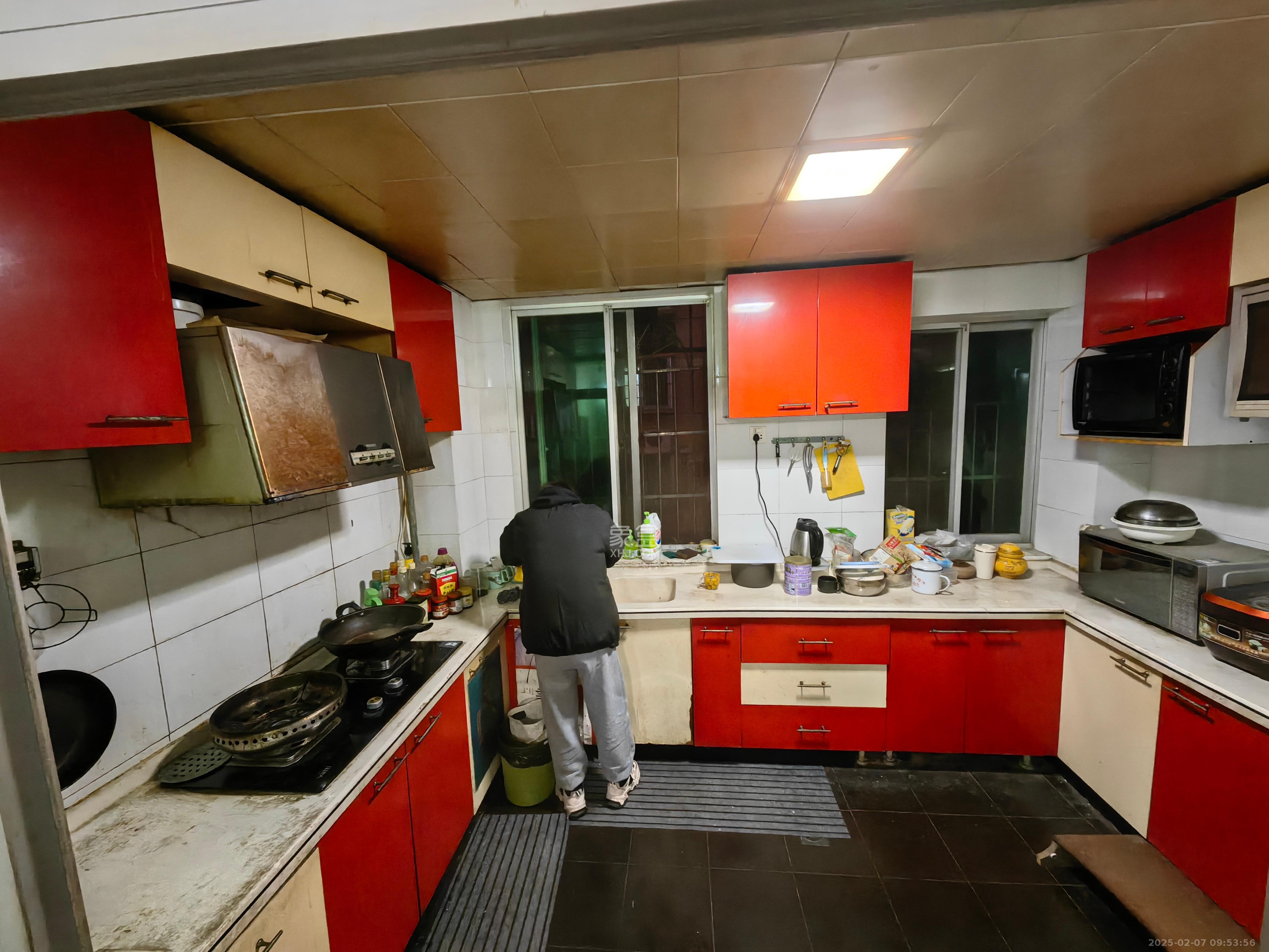 富湘园 5室2厅2卫 3300.0元/月 富湘园 5室2厅2卫 3300.0元/月室内图