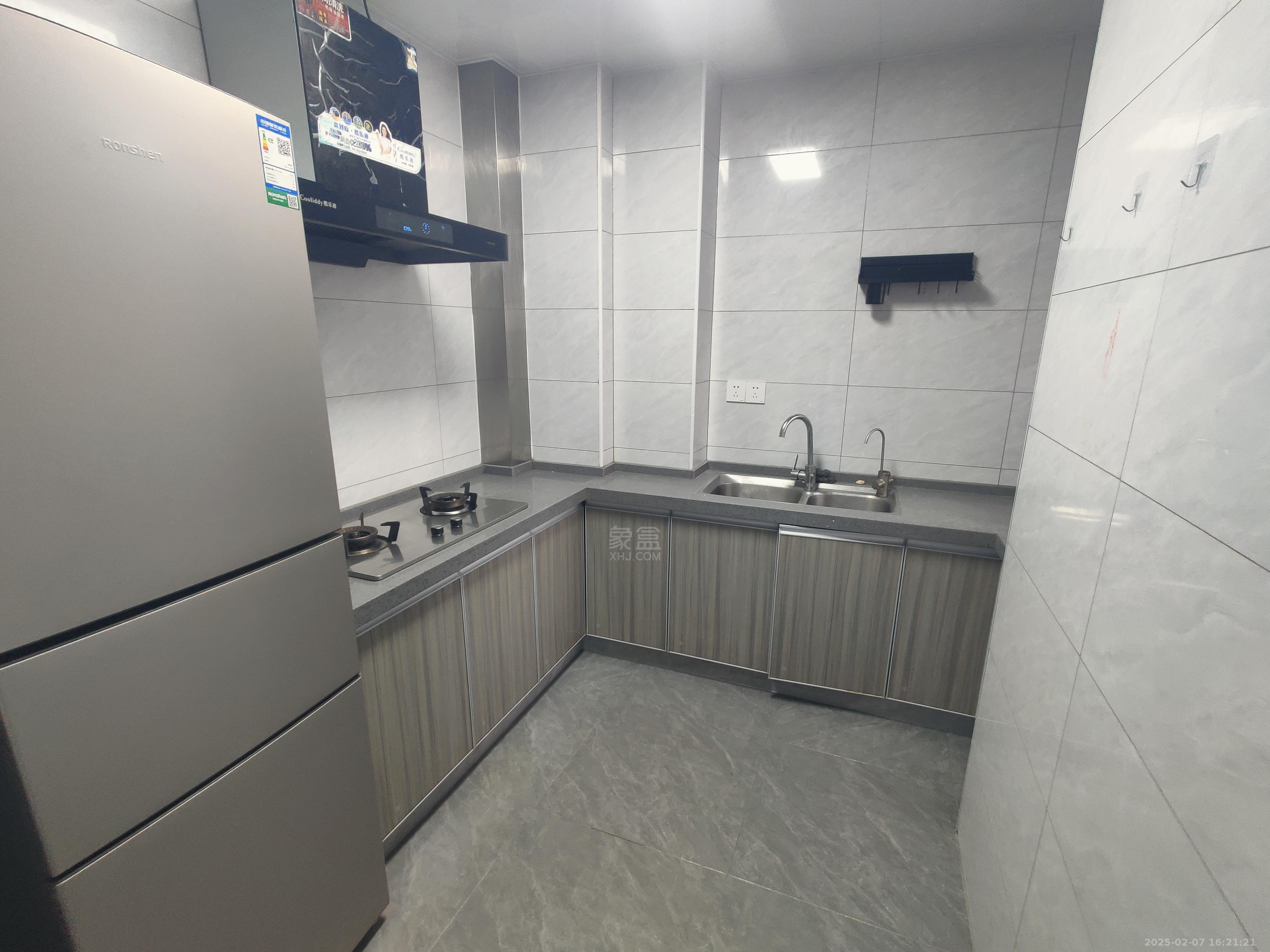 金轮津桥华府 3室2厅1卫 2200.0元/月 金轮津桥华府 3室2厅1卫 2200.0元/月室内图