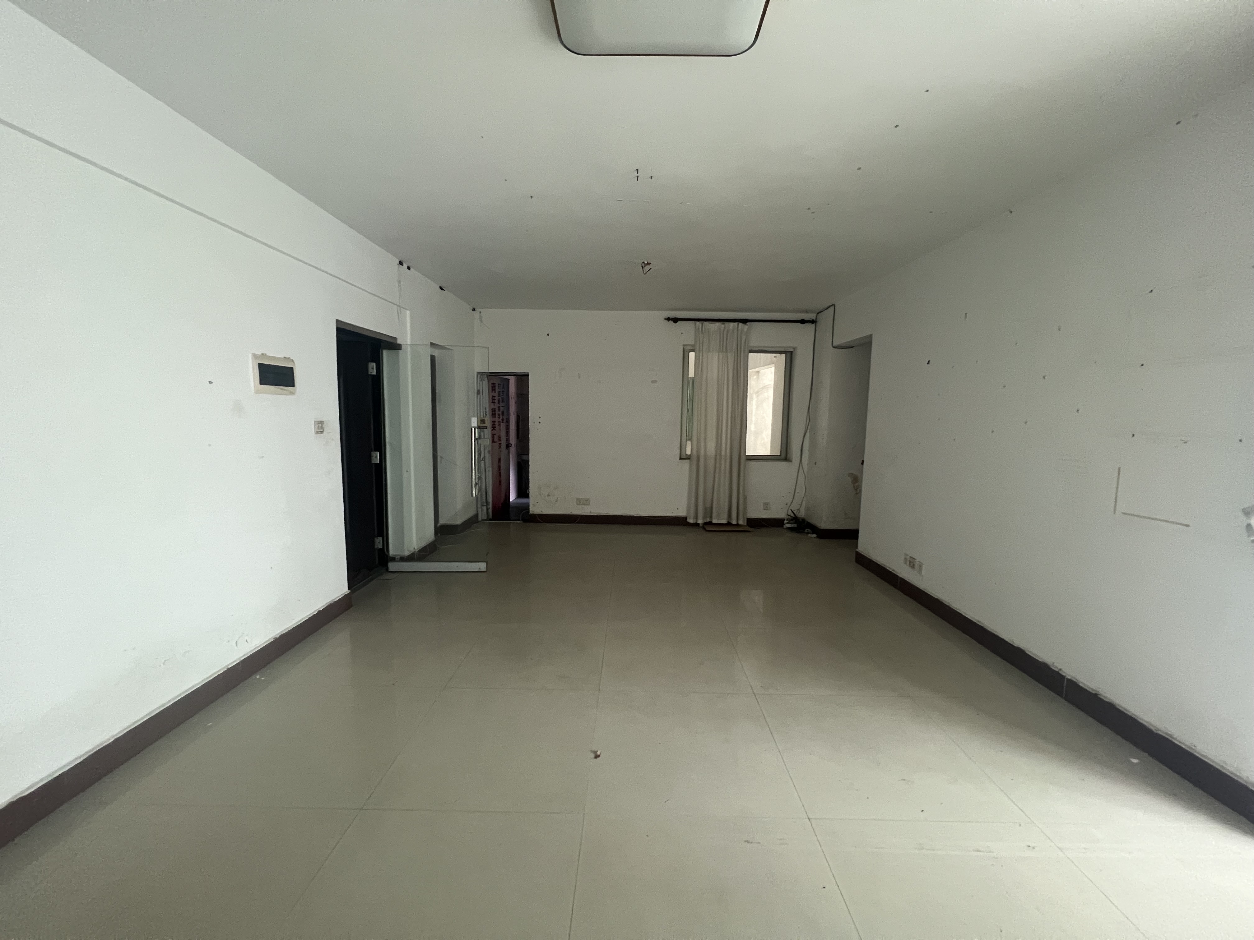 富豪大厦(富豪花园) 3室2厅1卫 125.0万 富豪大厦(富豪花园) 3室2厅1卫 125.0万客厅