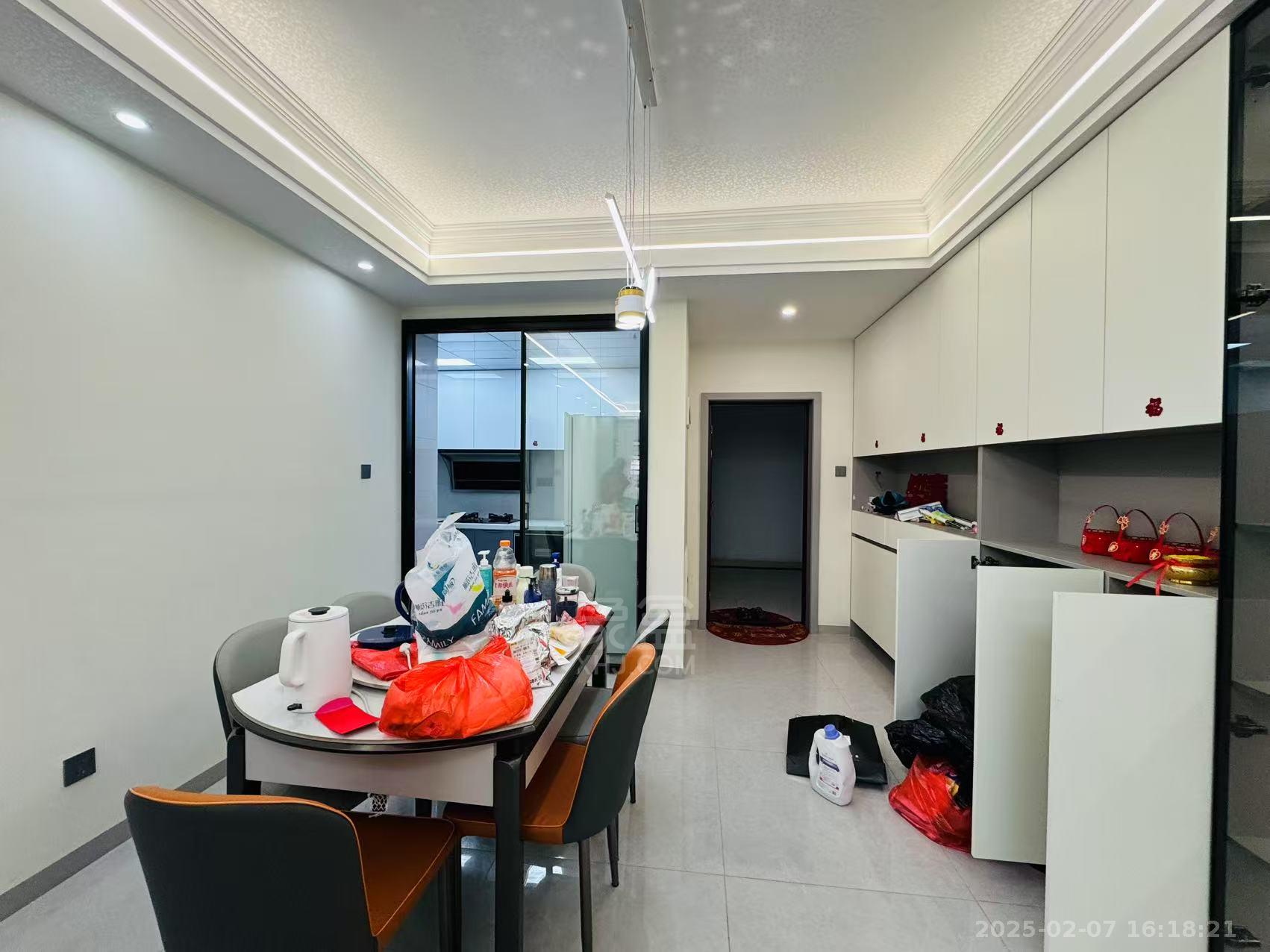 山水洲城华晨第一城 3室2厅2卫 2200.0元/月 山水洲城华晨第一城 3室2厅2卫 2200.0元/月室内图