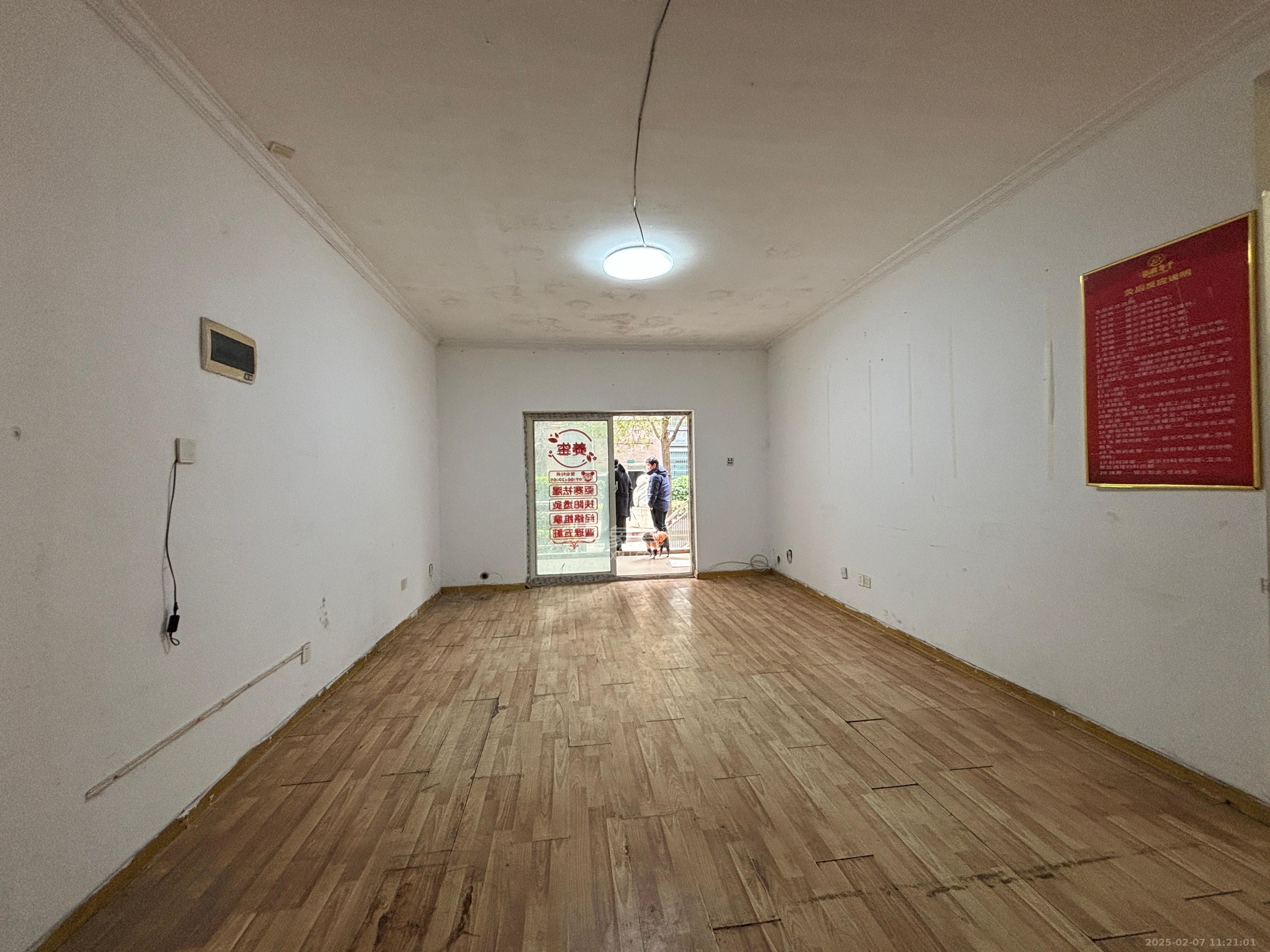 山水湾 3室2厅1卫 1600.0元/月 山水湾 3室2厅1卫 1600.0元/月室内图