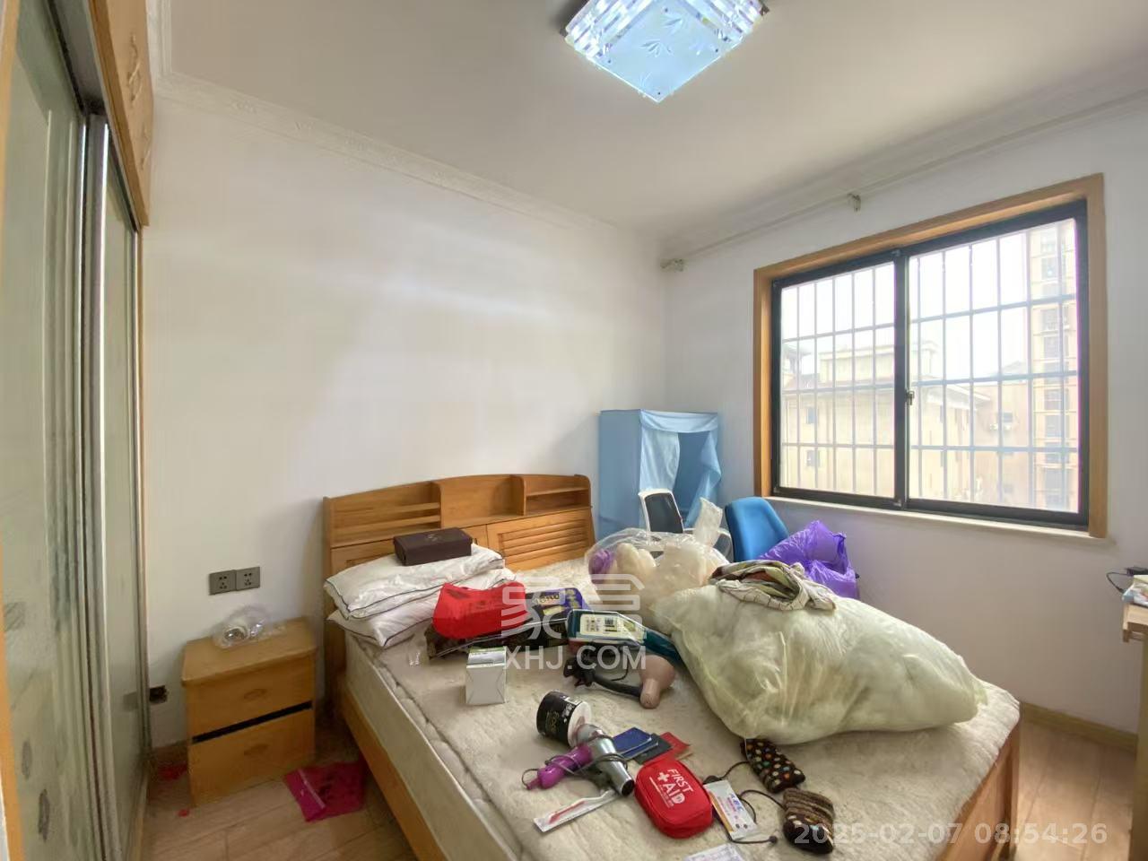 新雅黄金苑 4室2厅2卫 1800.0元/月 新雅黄金苑 4室2厅2卫 1800.0元/月室内图