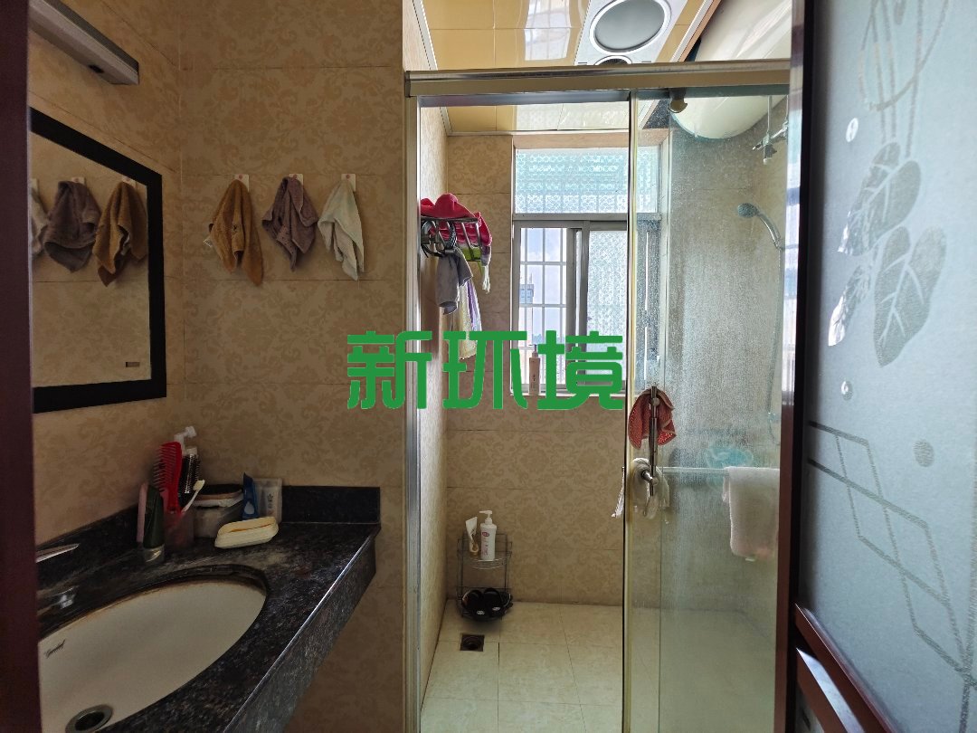 宏力大厦（宏历商业广场）  4室2厅2卫   88.00万客厅
