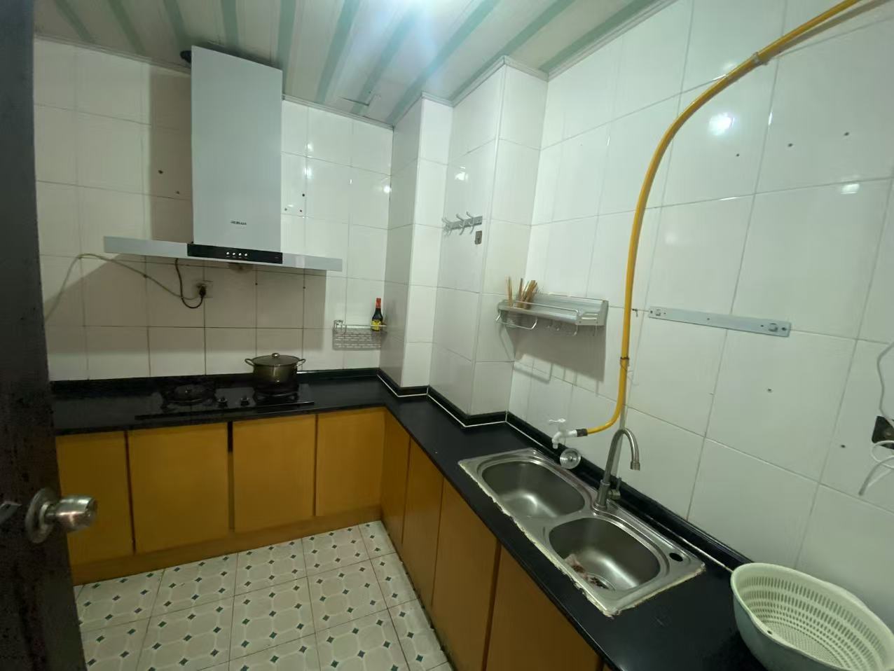 银色现代城 2室2厅1卫 1300.0元/月 银色现代城 2室2厅1卫 1300.0元/月室内图