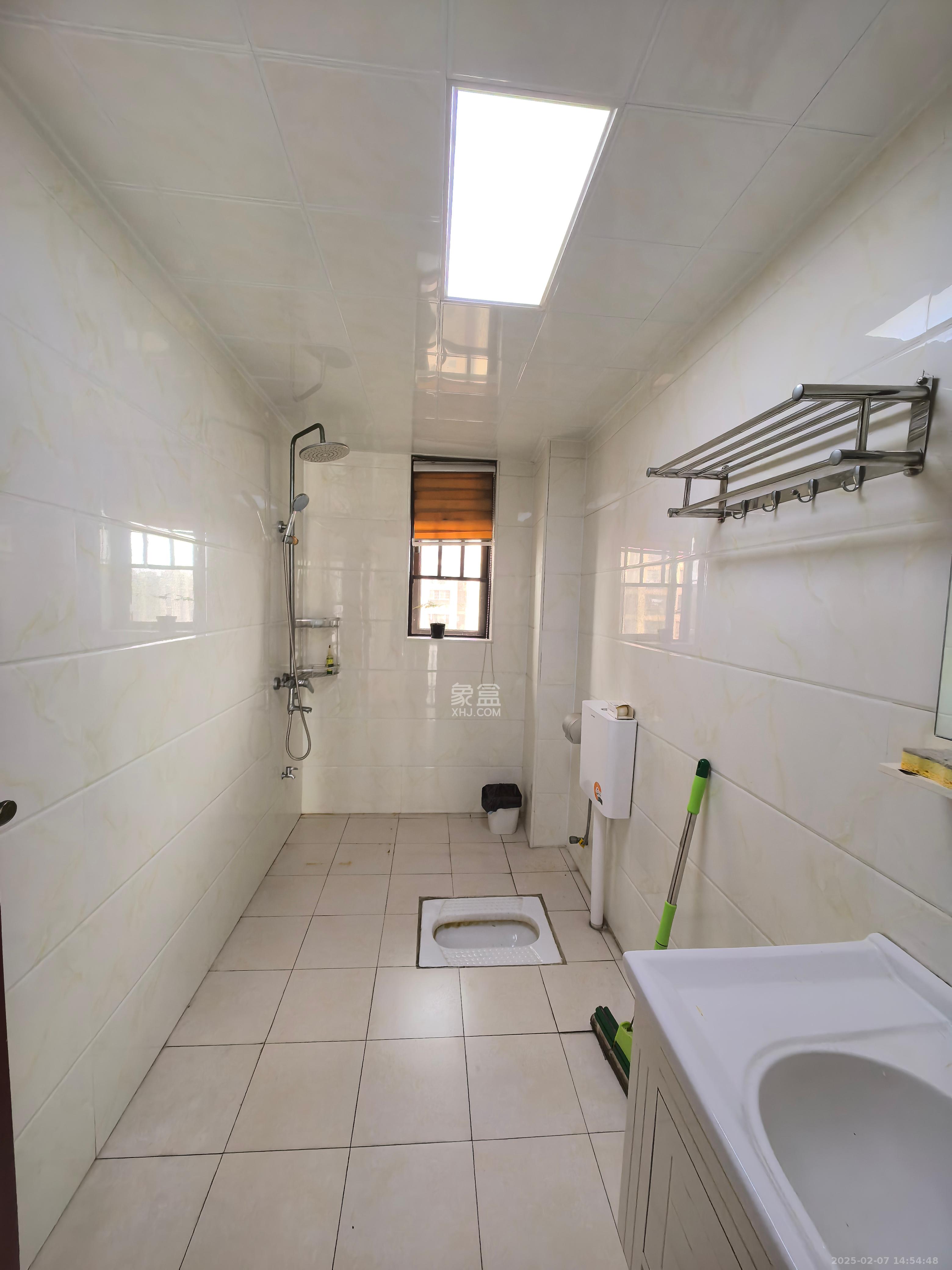 华润五彩城 3室2厅2卫 2200.0元/月 华润五彩城 3室2厅2卫 2200.0元/月室内图