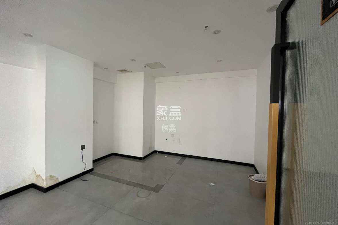 复地星光天地  4室1厅1卫    7988.0元/月 复地星光天地  4室1厅1卫    7988.0元/月室内图