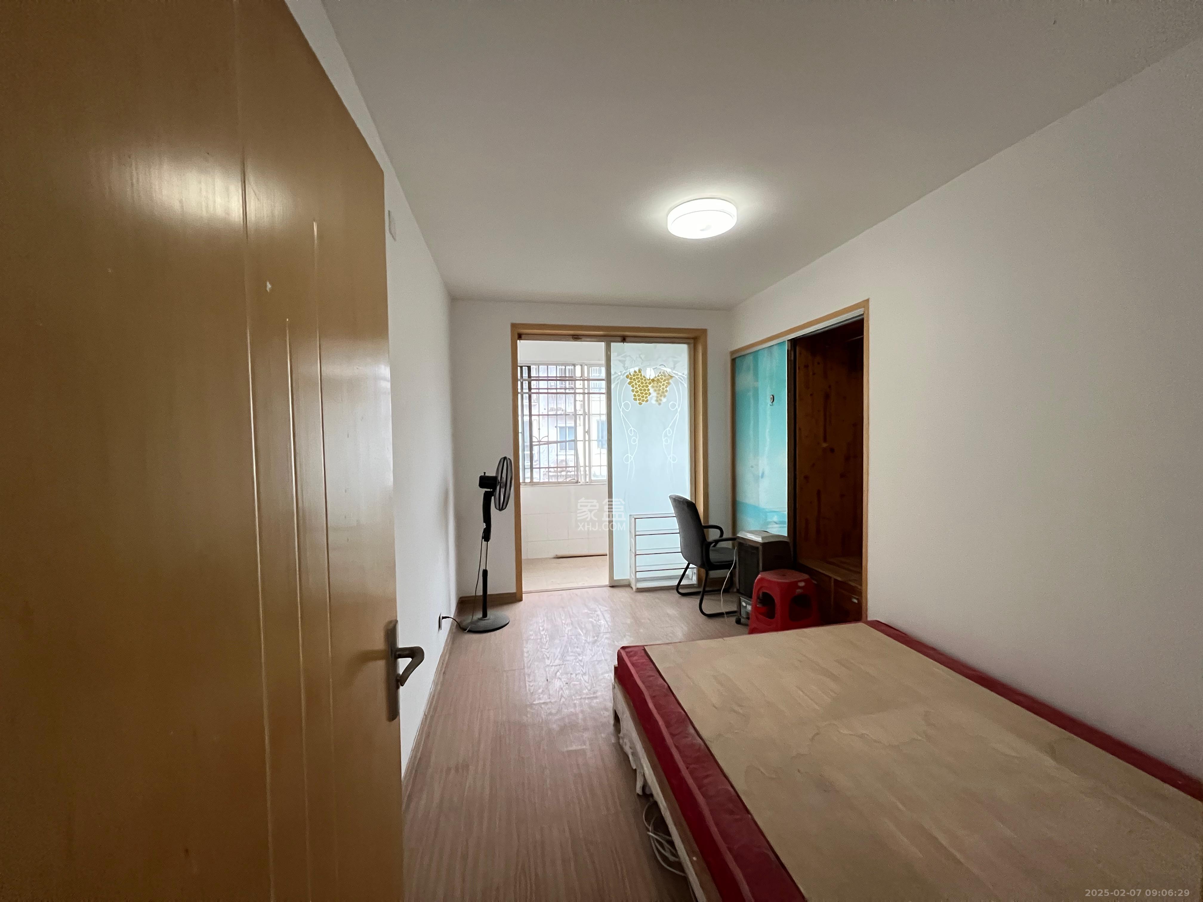 景湾小区(井湾小区) 3室1厅1卫 1800.0元/月 景湾小区(井湾小区) 3室1厅1卫 1800.0元/月室内图