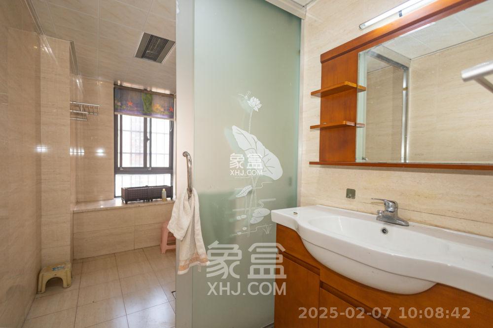 华润凤凰城二期  5室2厅2卫    3200.0元/月 华润凤凰城二期  5室2厅2卫    3200.0元/月室内图