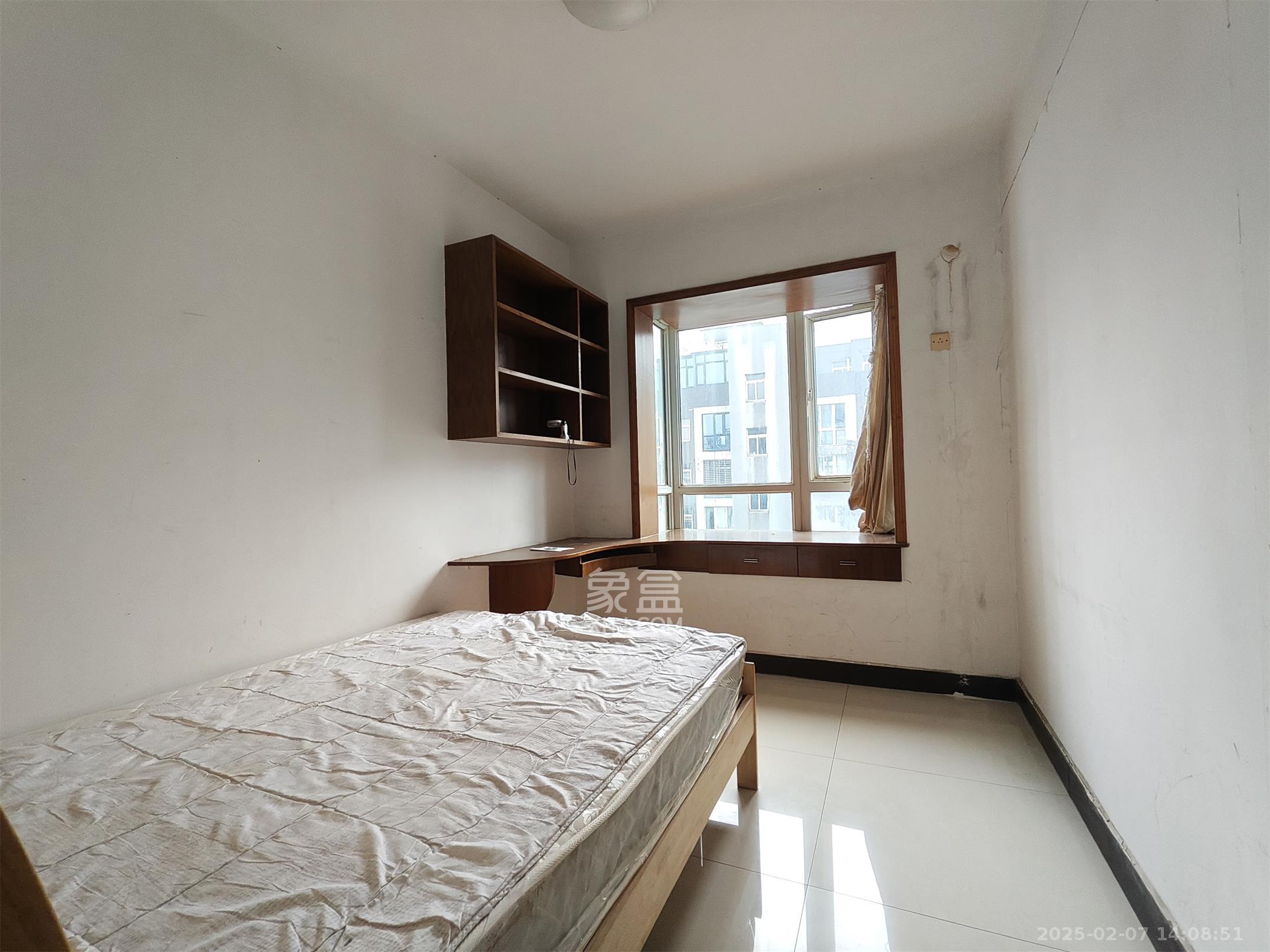 生活艺术城 3室2厅2卫 2400.0元/月 生活艺术城 3室2厅2卫 2400.0元/月室内图