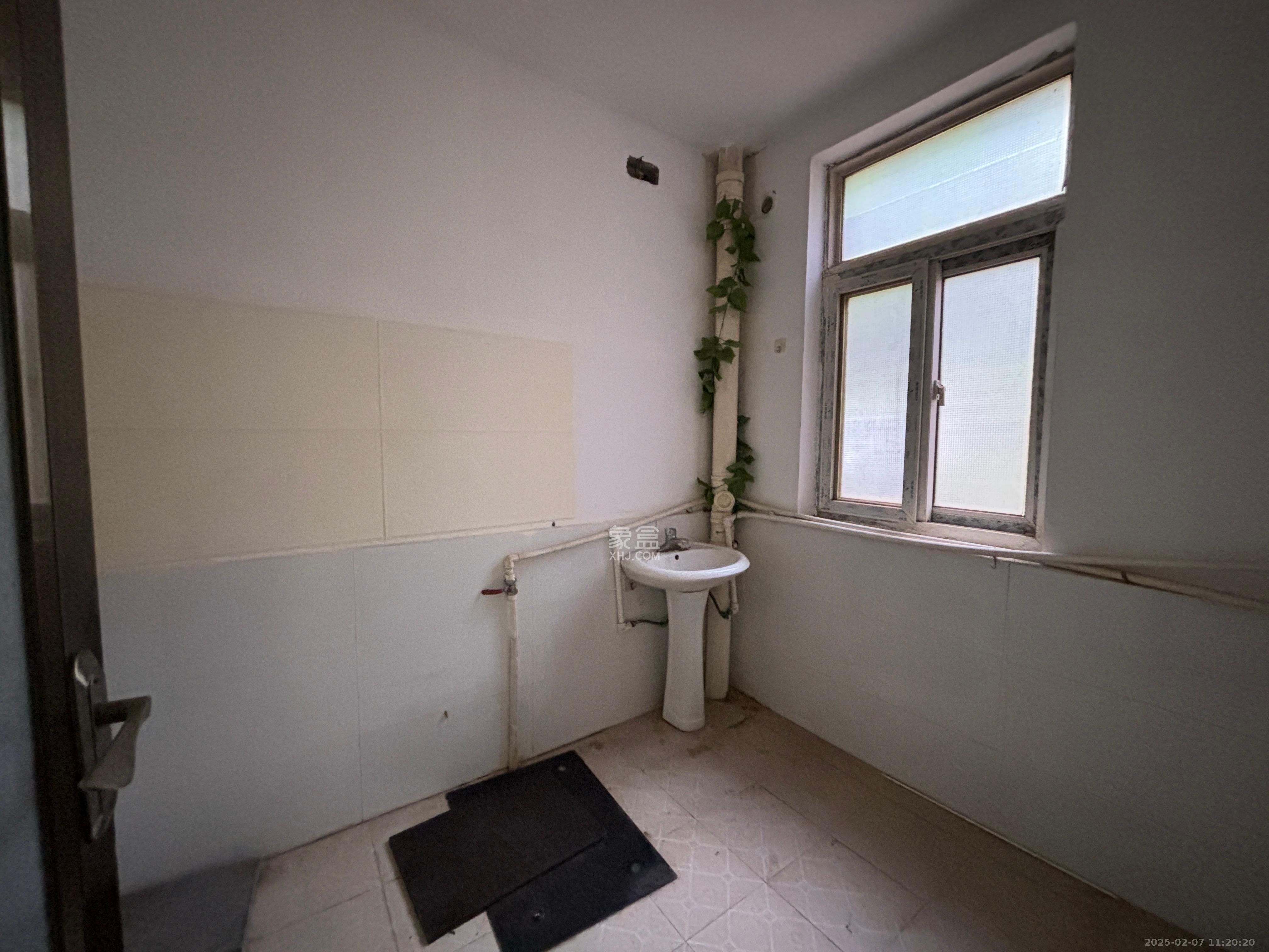 山水湾  3室2厅1卫    1600.0元/月室内图