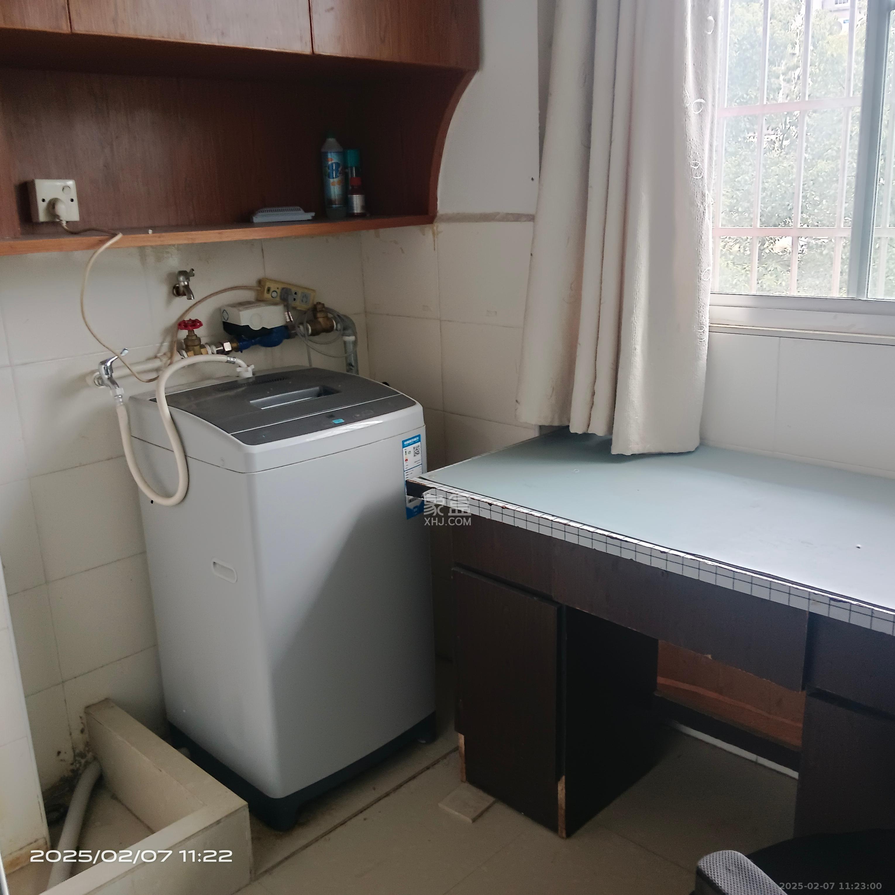 泉水塘小区 3室2厅1卫 2000.0元/月 泉水塘小区 3室2厅1卫 2000.0元/月室内图