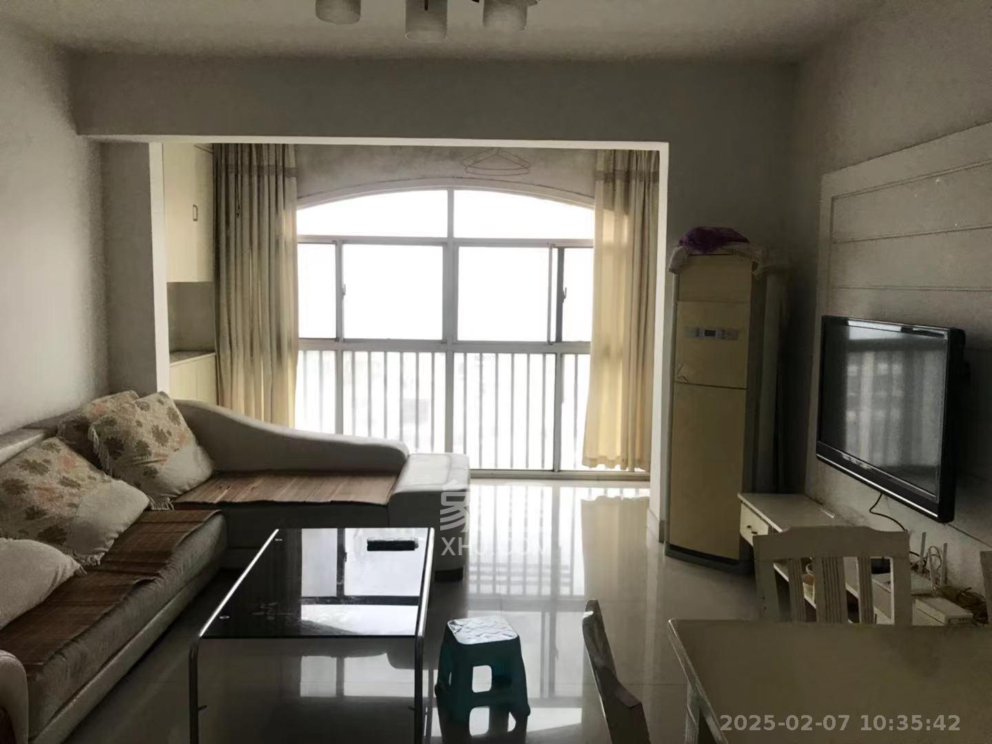 嘉盛华庭(一期、二期、三期) 3室2厅1卫 2000.0元/月 嘉盛华庭(一期、二期、三期) 3室2厅1卫 2000.0元/月室内图