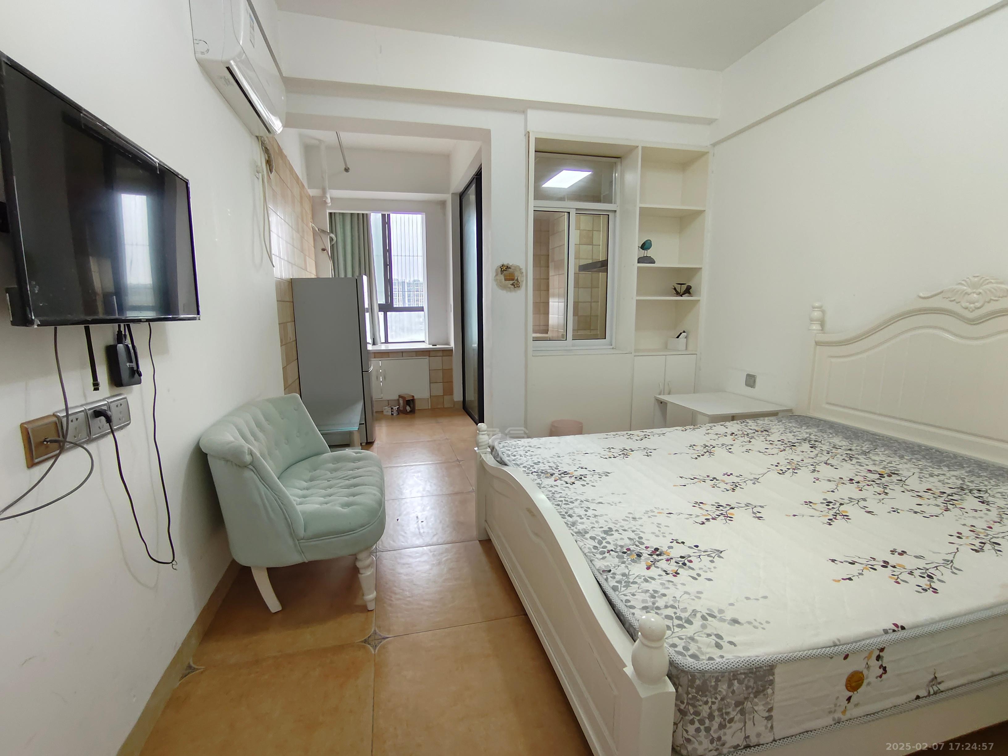 中建御山和苑 1室1厅1卫 1100.0元/月 中建御山和苑 1室1厅1卫 1100.0元/月室内图