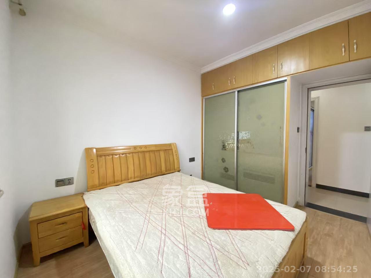 新雅黄金苑 4室2厅2卫 1800.0元/月 新雅黄金苑 4室2厅2卫 1800.0元/月室内图