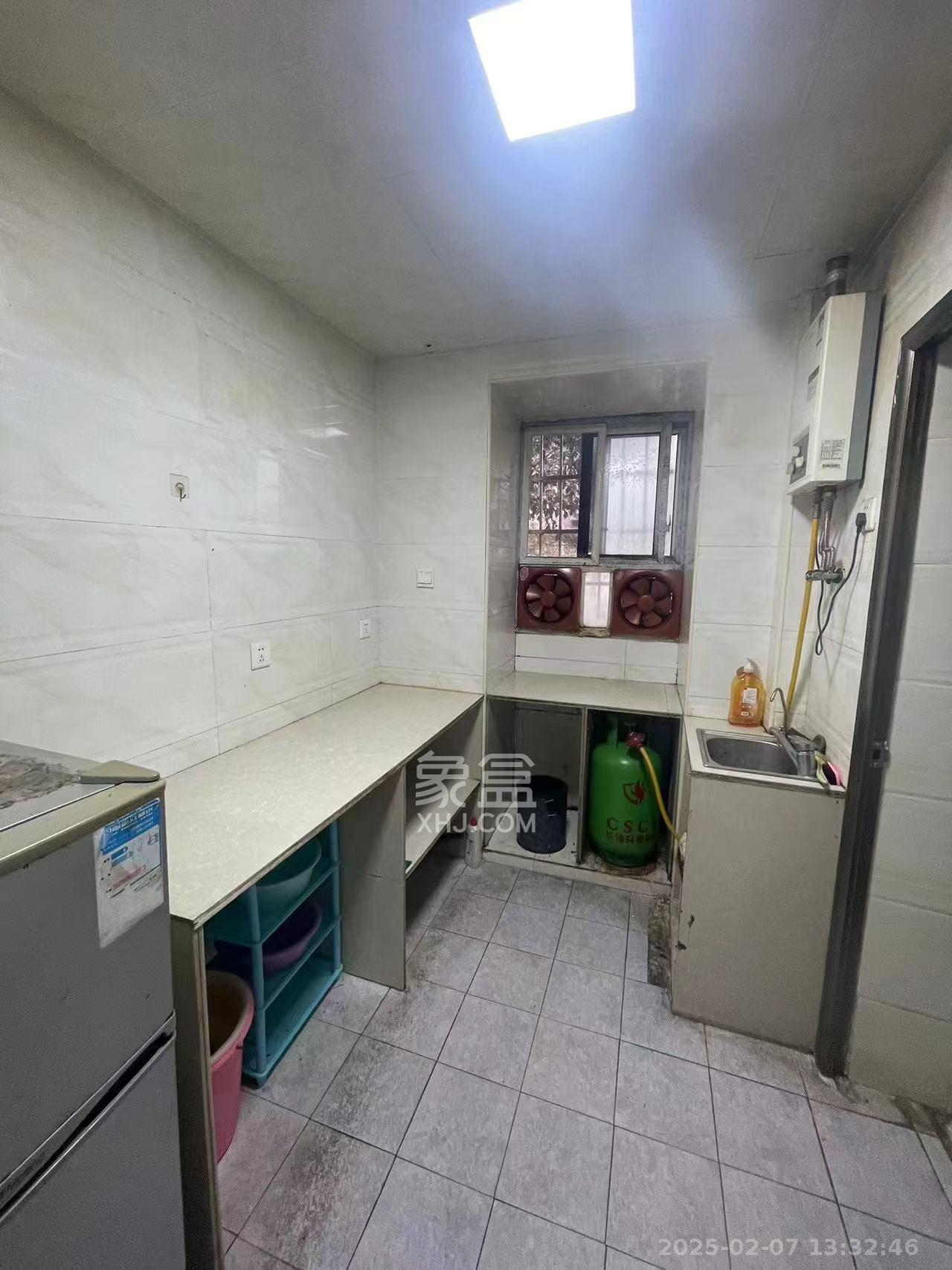 向韶村 2室1厅1卫 1800.0元/月 向韶村 2室1厅1卫 1800.0元/月室内图