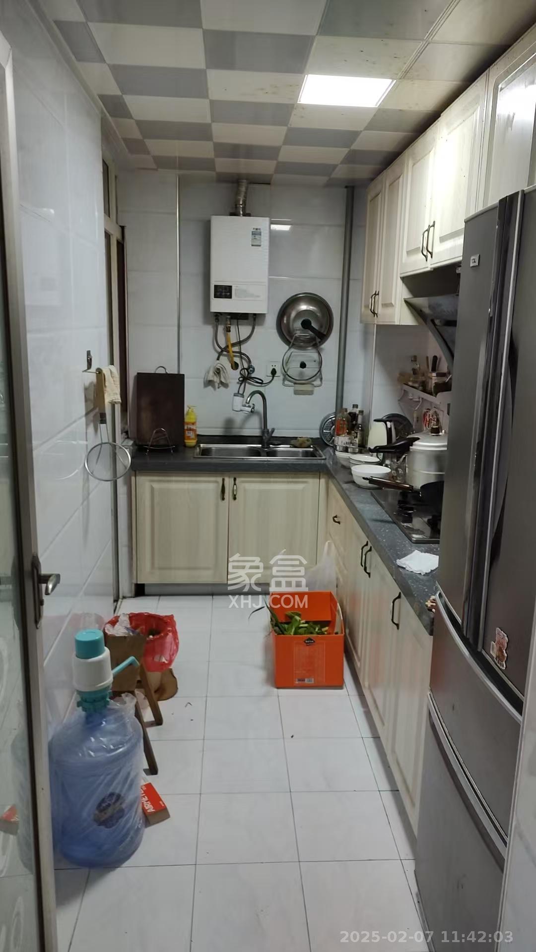 鑫天格林香山  3室2厅1卫    1600.0元/月 鑫天格林香山  3室2厅1卫    1600.0元/月室内图