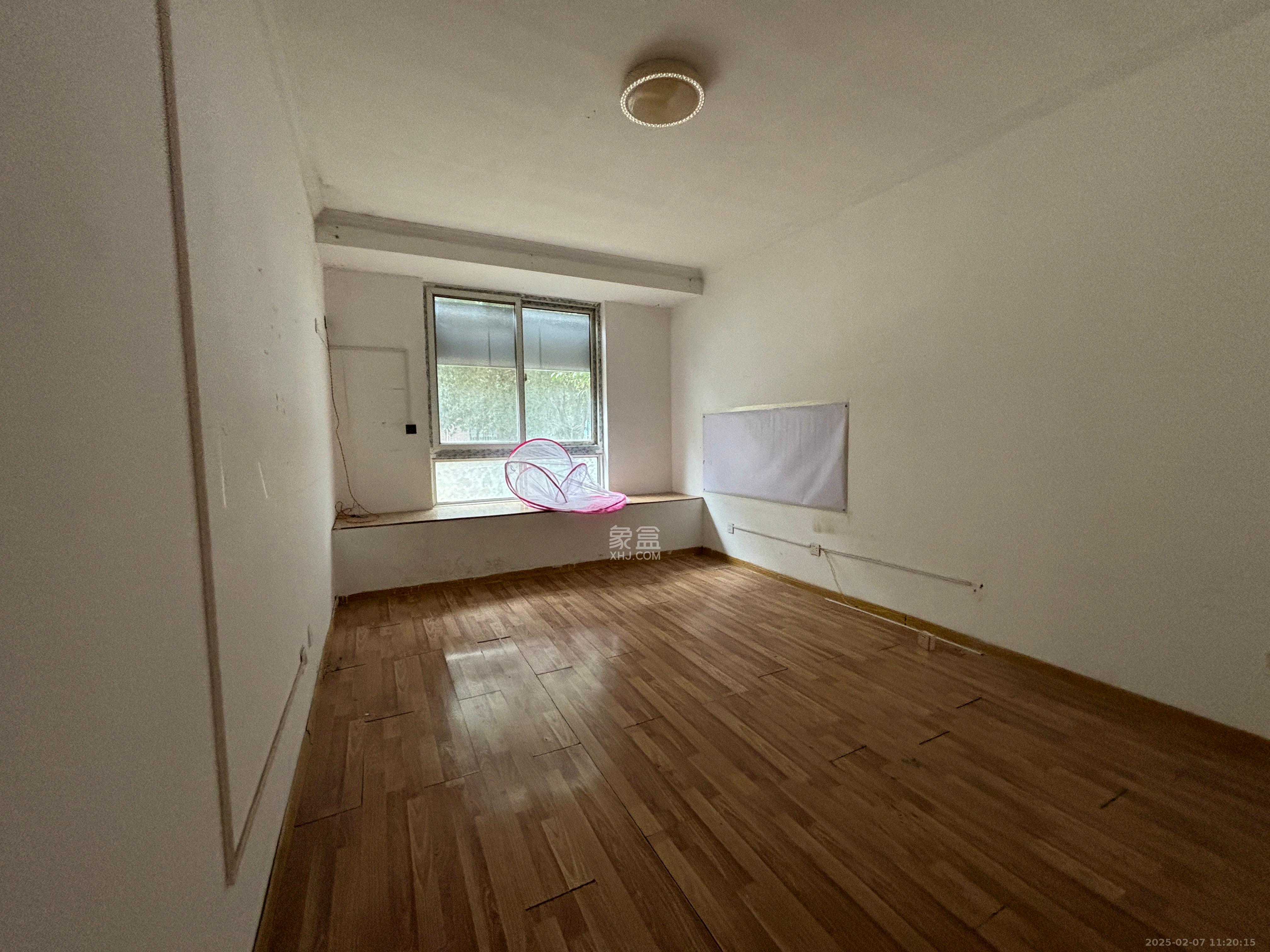 山水湾 3室2厅1卫 1600.0元/月 山水湾 3室2厅1卫 1600.0元/月室内图