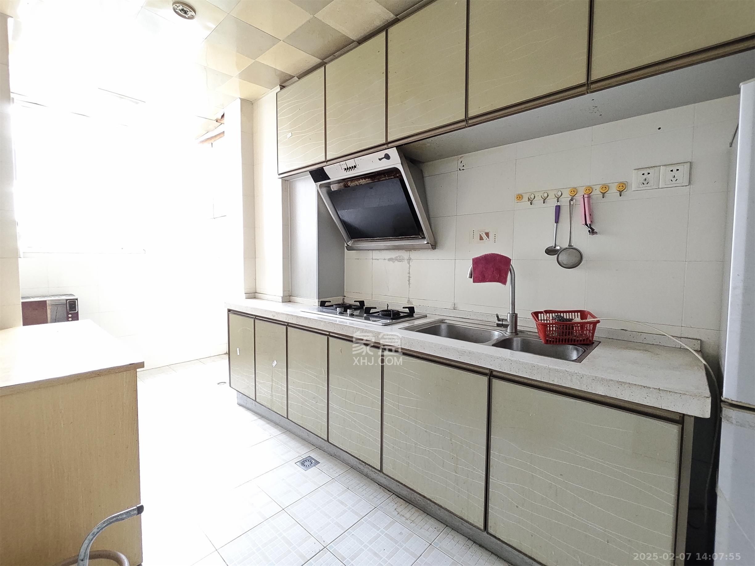 生活艺术城 3室2厅2卫 2400.0元/月 生活艺术城 3室2厅2卫 2400.0元/月室内图