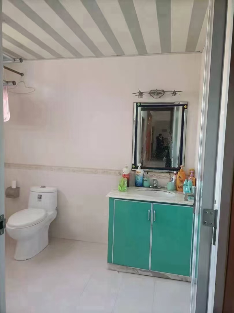 石化苑小区  3室2厅2卫    83.8万客厅