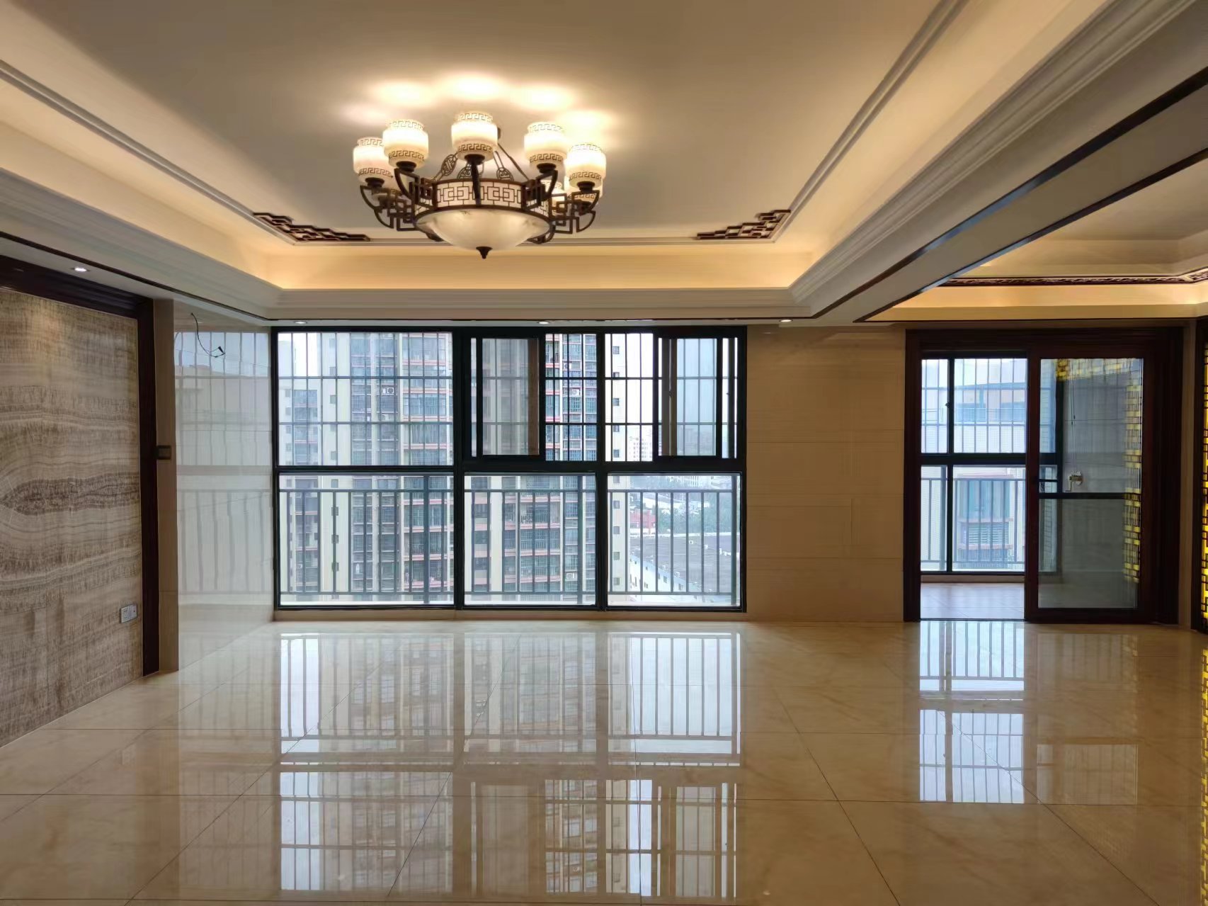 南海幸福城  5室2厅3卫    278.0万 南海幸福城  5室2厅3卫    278.0万室内图