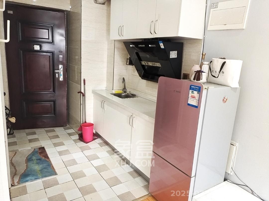 中交里城  1室0厅1卫    1500.0元/月室内图