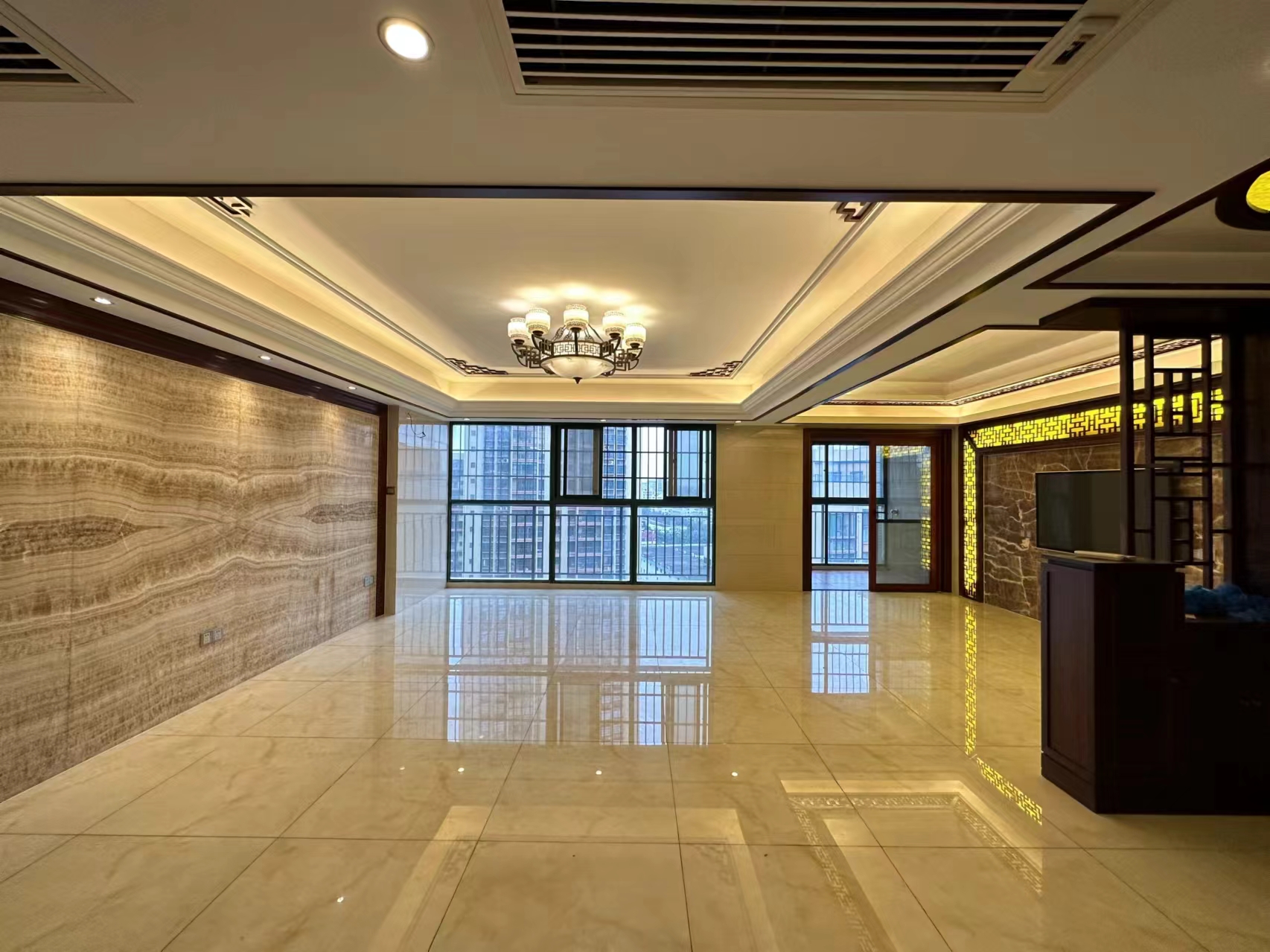 南海幸福城  5室2厅3卫    278.0万 南海幸福城  5室2厅3卫    278.0万室内图