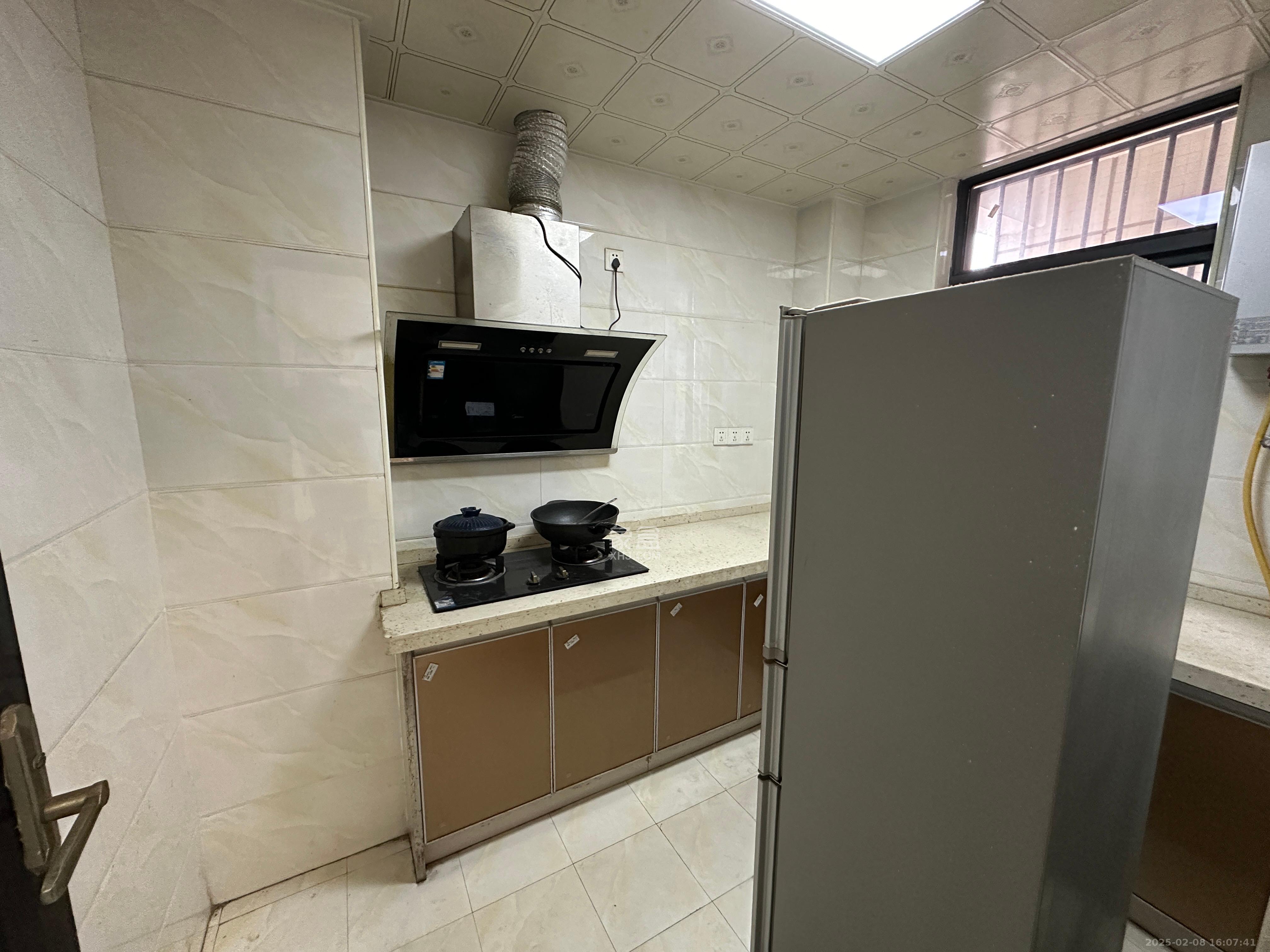 华侨假日中心(晟华苑) 4室2厅2卫 2900.0元/月 华侨假日中心(晟华苑) 4室2厅2卫 2900.0元/月室内图