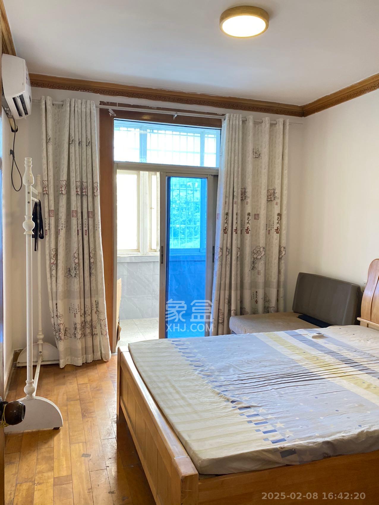 东风二村社区房 3室1厅1卫 2500.0元/月 东风二村社区房 3室1厅1卫 2500.0元/月室内图