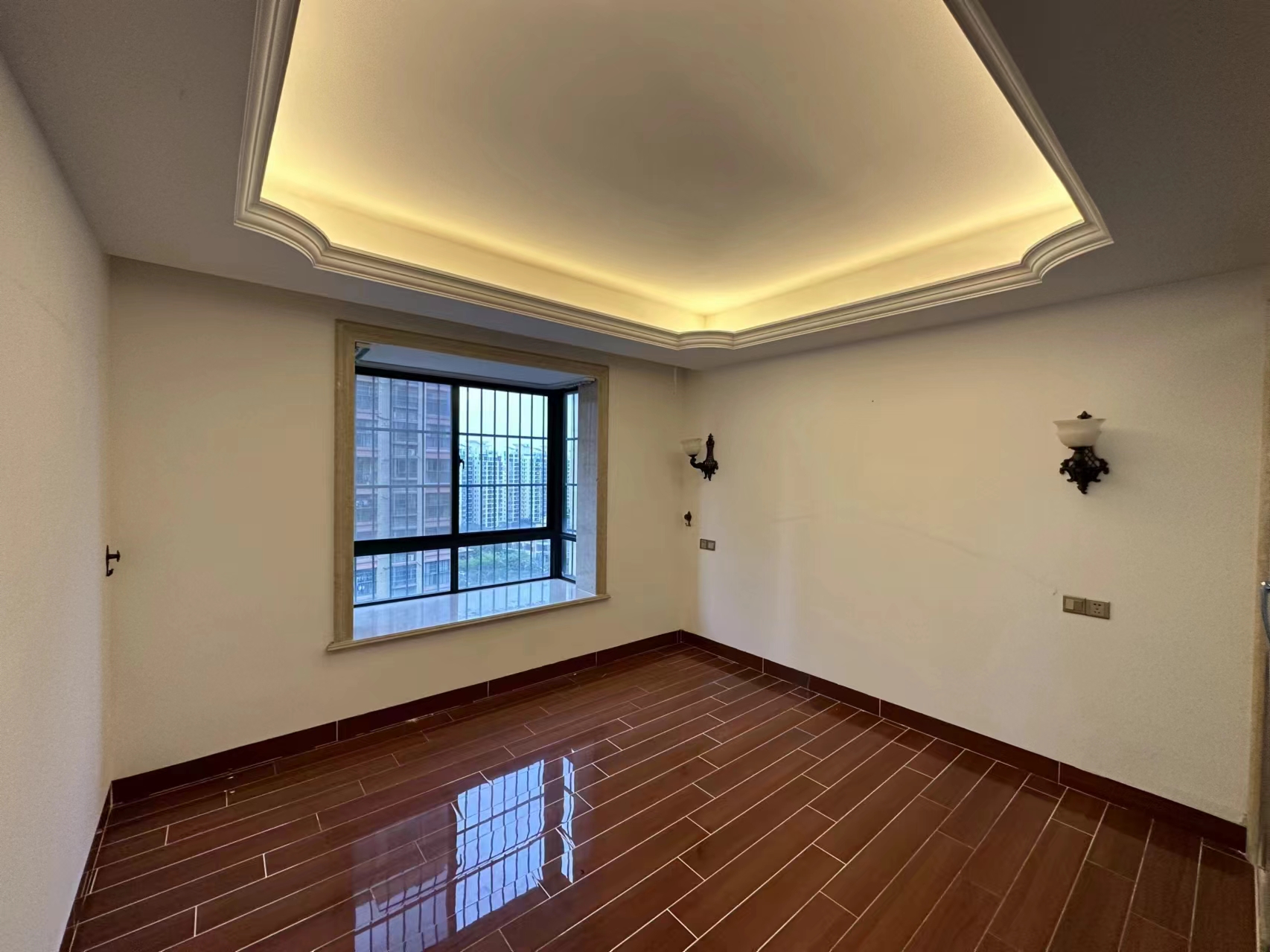 南海幸福城  5室2厅3卫    278.0万 南海幸福城  5室2厅3卫    278.0万室内图