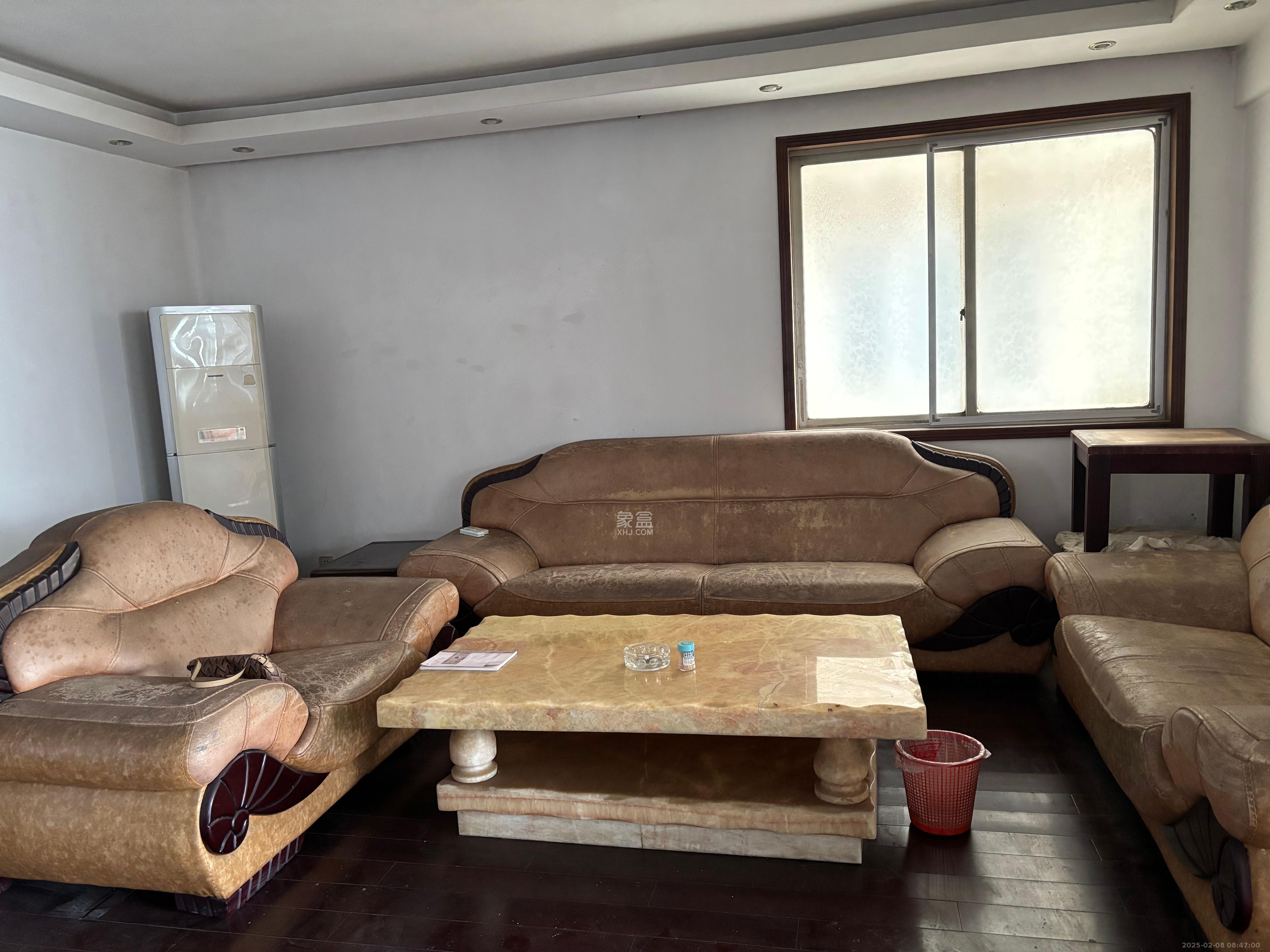 农广校单位宿舍  4室2厅2卫    3600.0元/月 农广校单位宿舍  4室2厅2卫    3600.0元/月室内图