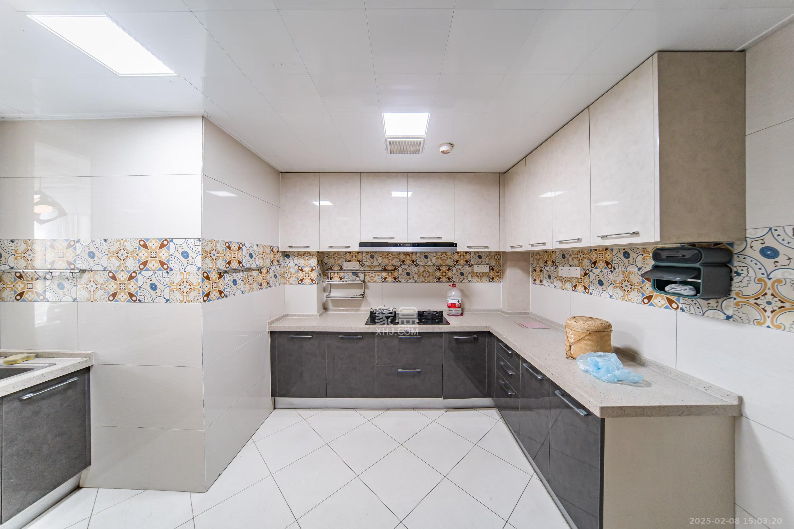 阳光100二期 4室2厅2卫 3500.0元/月 阳光100二期 4室2厅2卫 3500.0元/月室内图