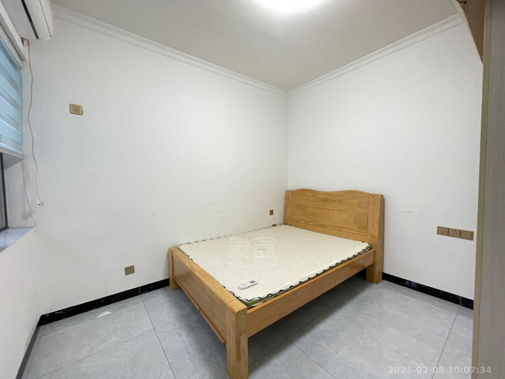 紫金华府 3室2厅1卫 1600.0元/月 紫金华府 3室2厅1卫 1600.0元/月室内图