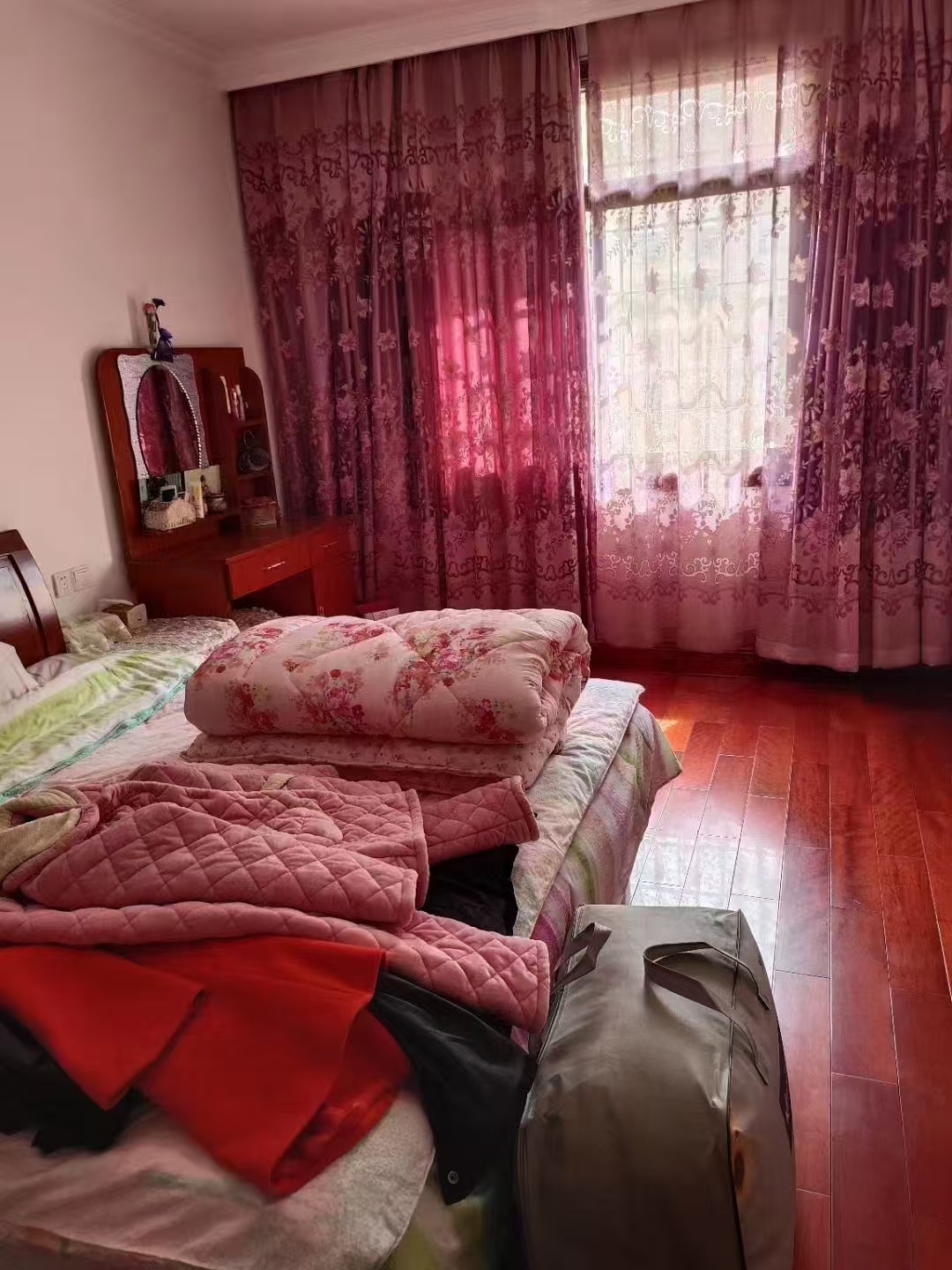 石化苑小区 3室2厅2卫 83.8万 石化苑小区 3室2厅2卫 83.8万客厅