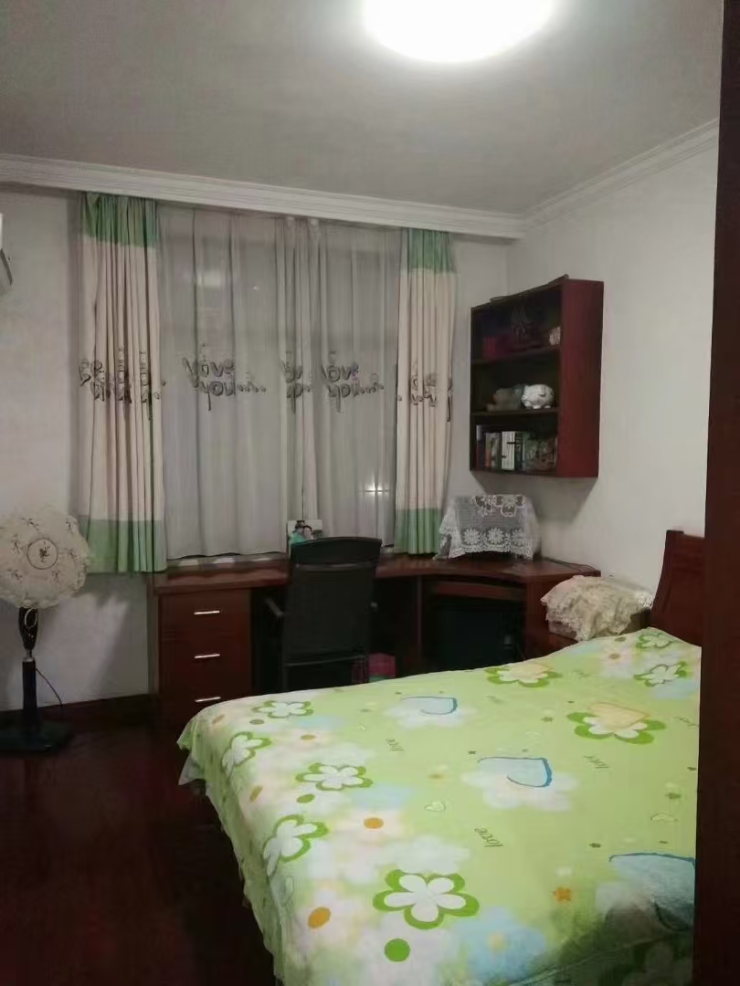 石化苑小区  3室2厅2卫    83.8万客厅