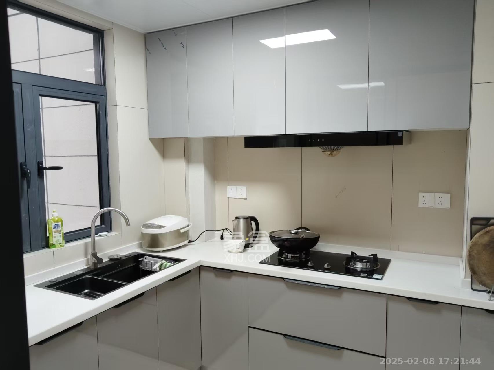 轨道中建麓江府  4室2厅2卫   3200.00元/月