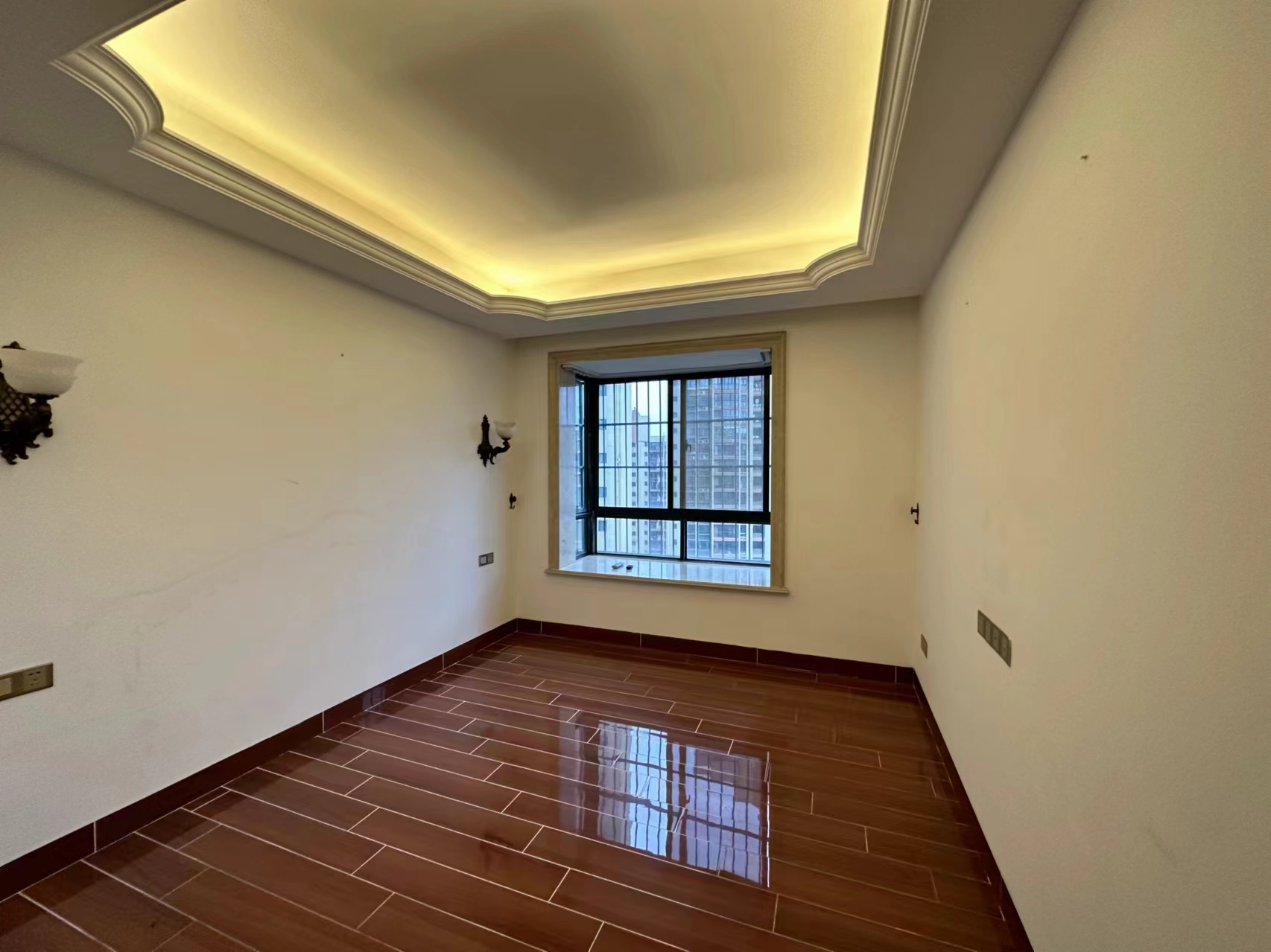 南海幸福城  5室2厅3卫    278.0万 南海幸福城  5室2厅3卫    278.0万室内图