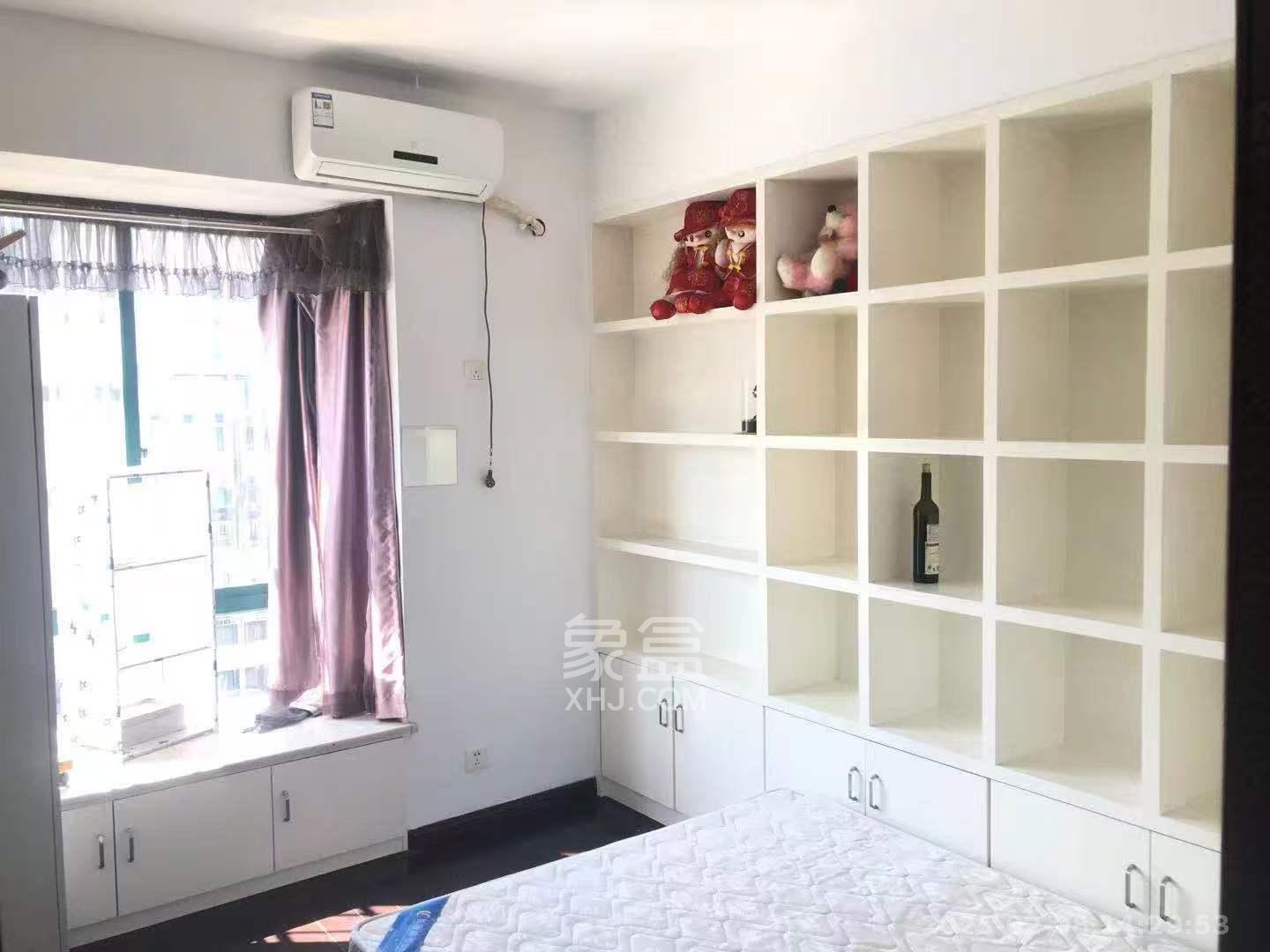 华盛家园  4室2厅2卫   2500.00元/月室内图