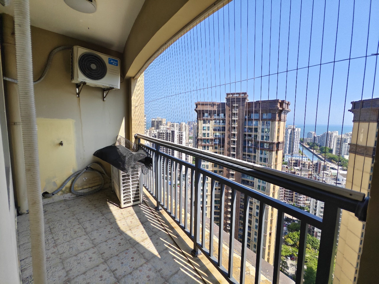 滨海豪庭 3室2厅2卫 3800.0元/月 滨海豪庭 3室2厅2卫 3800.0元/月室内图