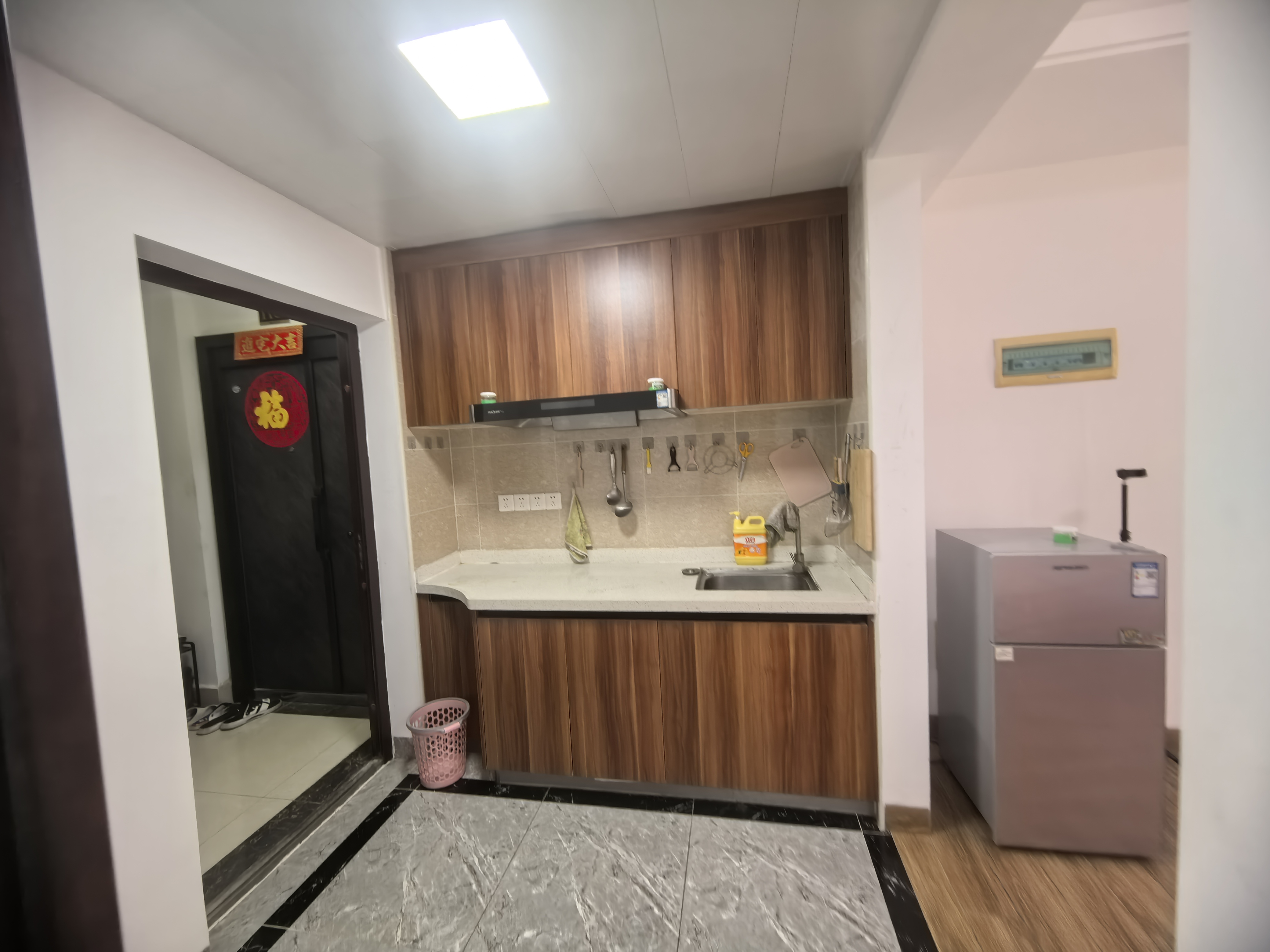 粤泰滨江花园 1室0厅1卫 1600.0元/月 粤泰滨江花园 1室0厅1卫 1600.0元/月室内图