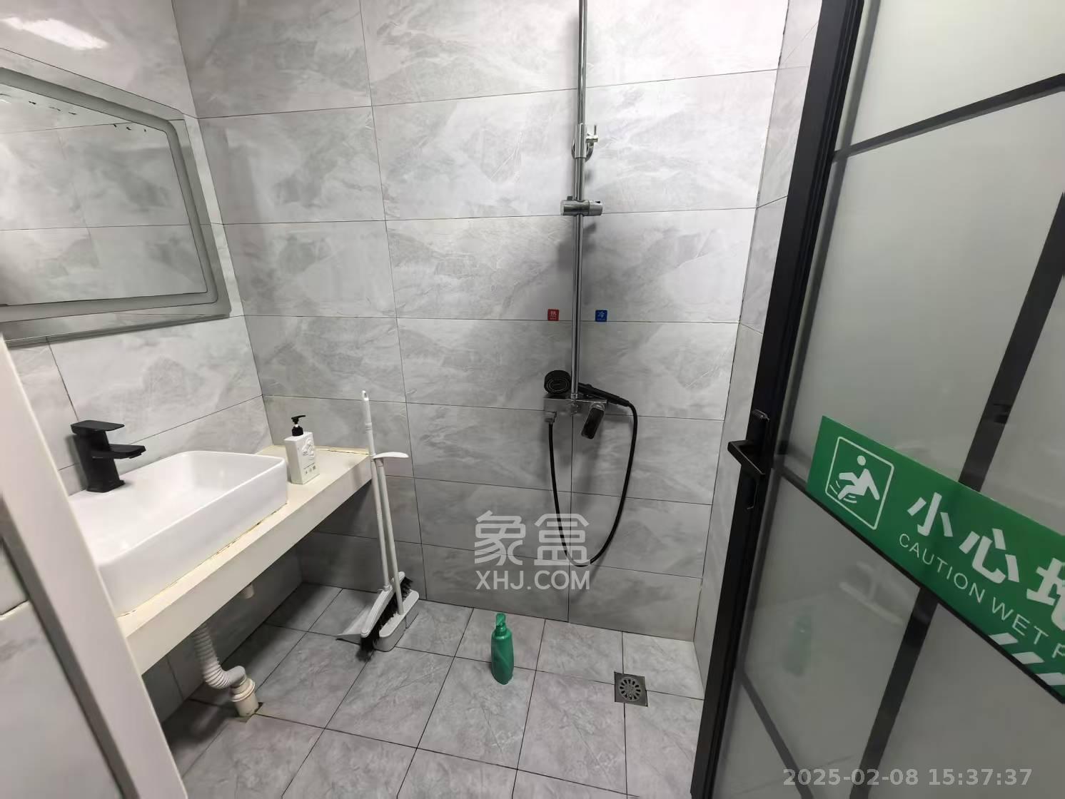 长沙高铁吾悦广场 1室1厅1卫 1300.0元/月 长沙高铁吾悦广场 1室1厅1卫 1300.0元/月室内图