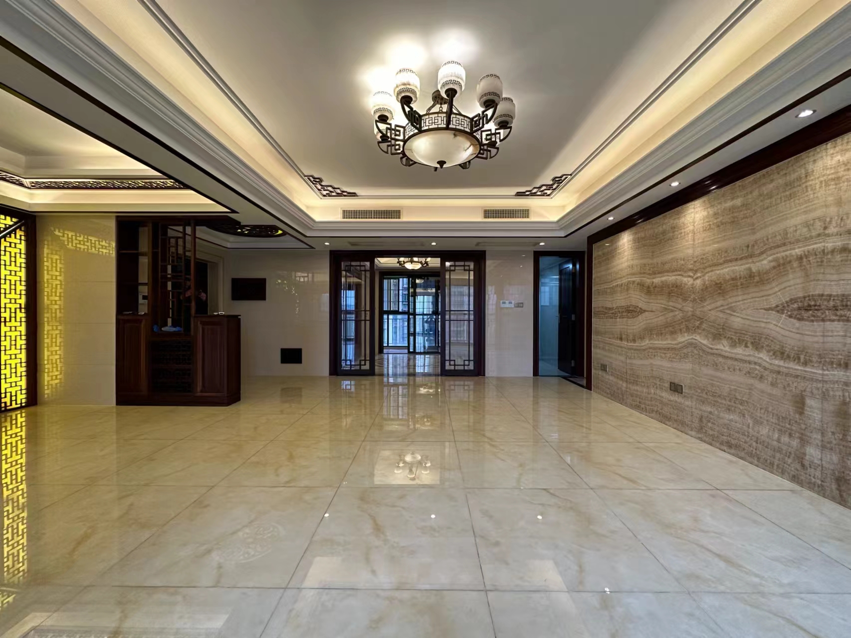 南海幸福城  5室2厅3卫    278.0万 南海幸福城  5室2厅3卫    278.0万室内图