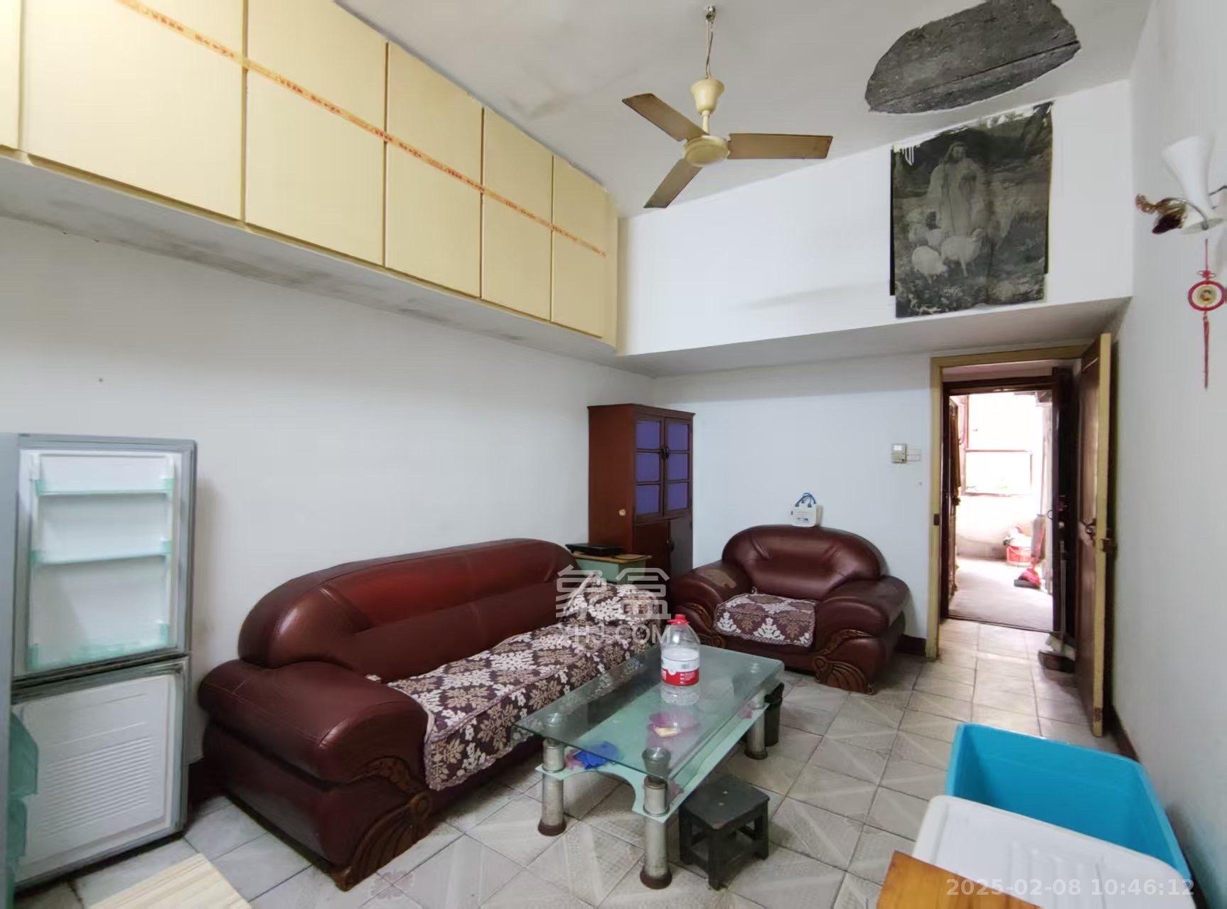 湖橡宿舍/湖橡小区  1室1厅1卫    900.0元/月 湖橡宿舍/湖橡小区  1室1厅1卫    900.0元/月室内图1