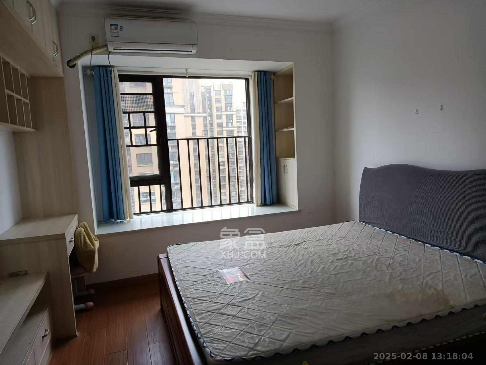 华润凤凰城三期  3室1厅1卫    2300.0元/月 华润凤凰城三期  3室1厅1卫    2300.0元/月室内图